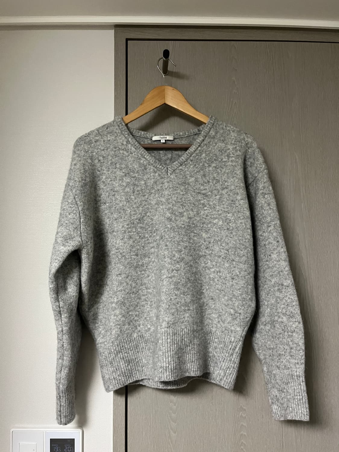 타일레 V넥 니트 상품이미지3