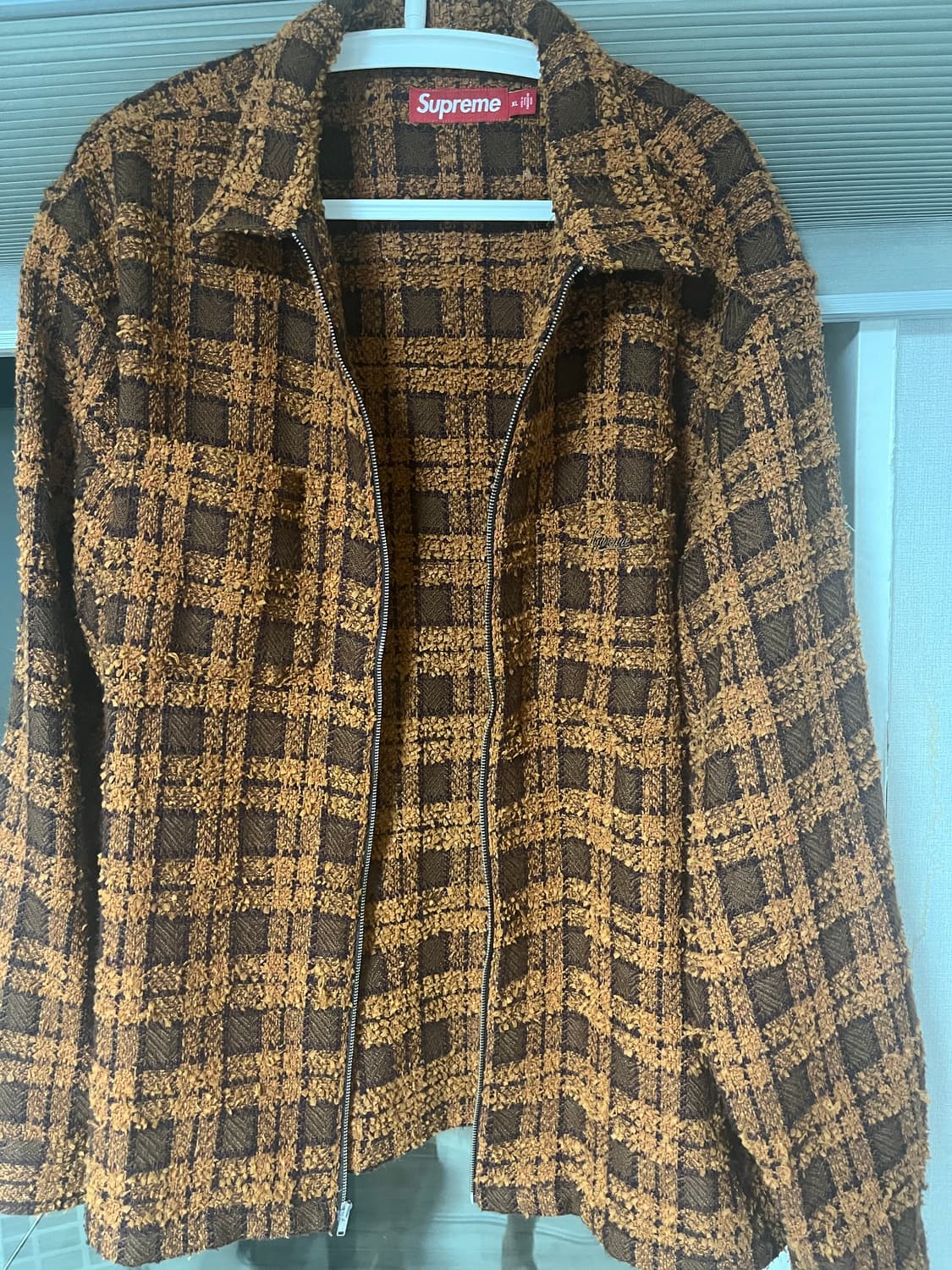 슈프림 24FW 부클 집업 셔츠 자켓 XL - 모델 고웅호님 착용 상품이미지4