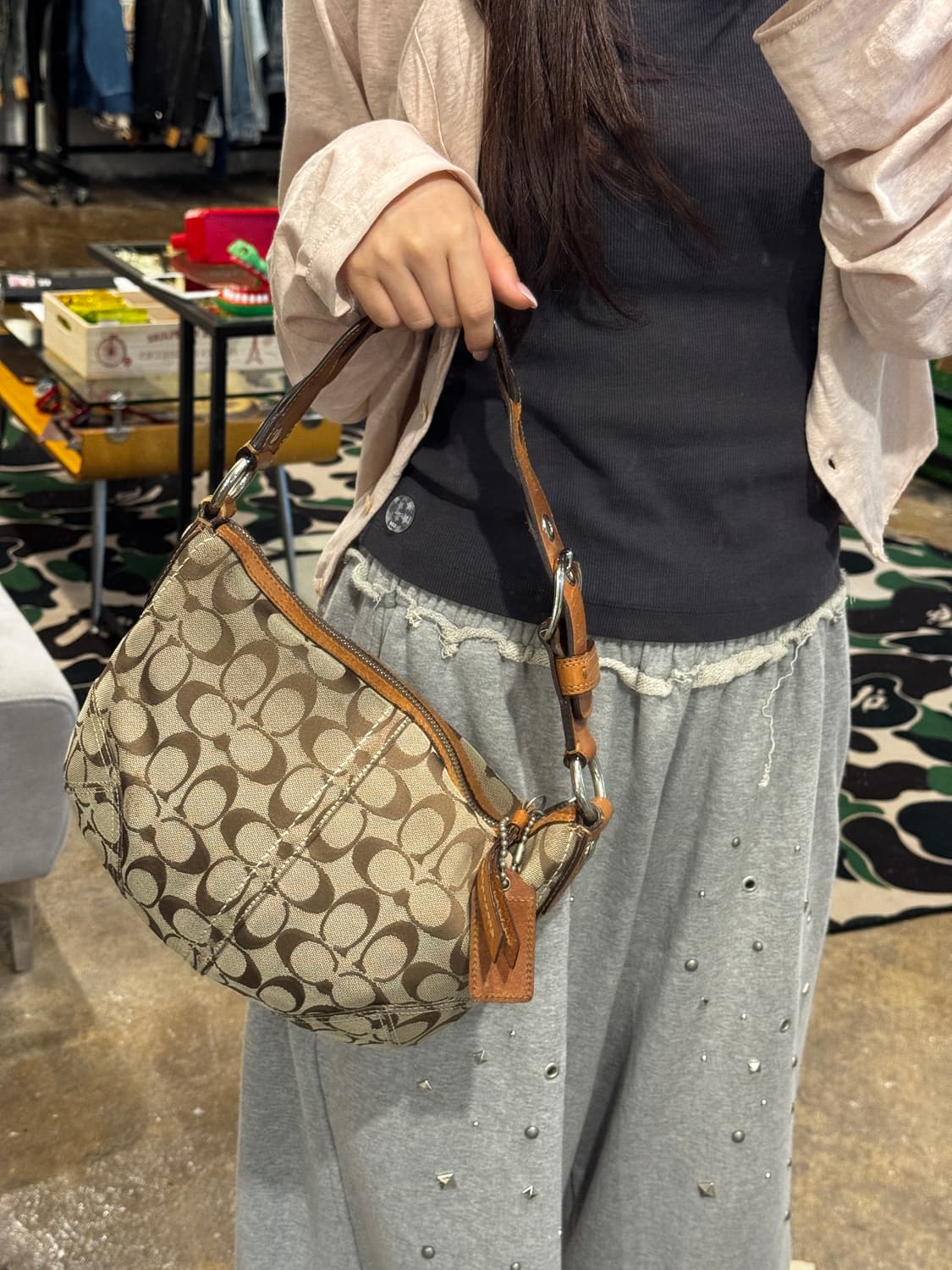 코치 빈티지 시그니처 호보 숄더백 상품이미지3