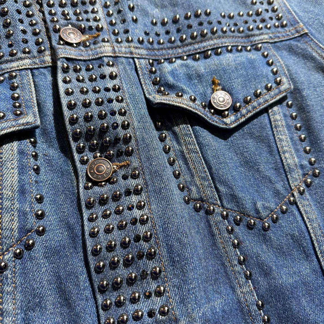 데우스 엑스 마키나 스터드 데님 트러커 자켓 상품이미지4