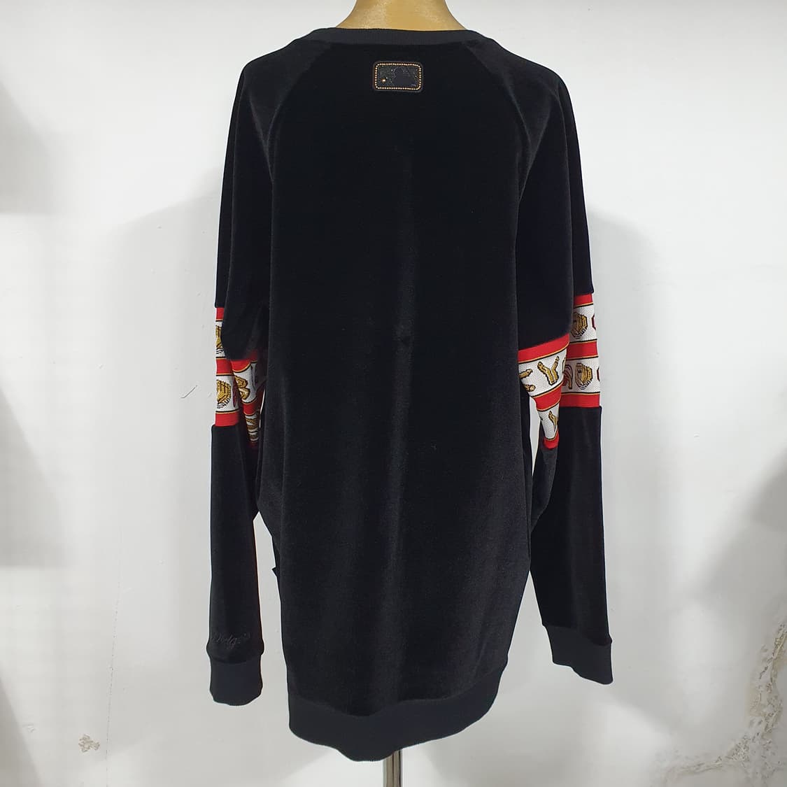 MLB x KYE 계한희 콜라보 벨벳 벨루어 슬롯머신 암밴드 맨투맨 상품이미지5