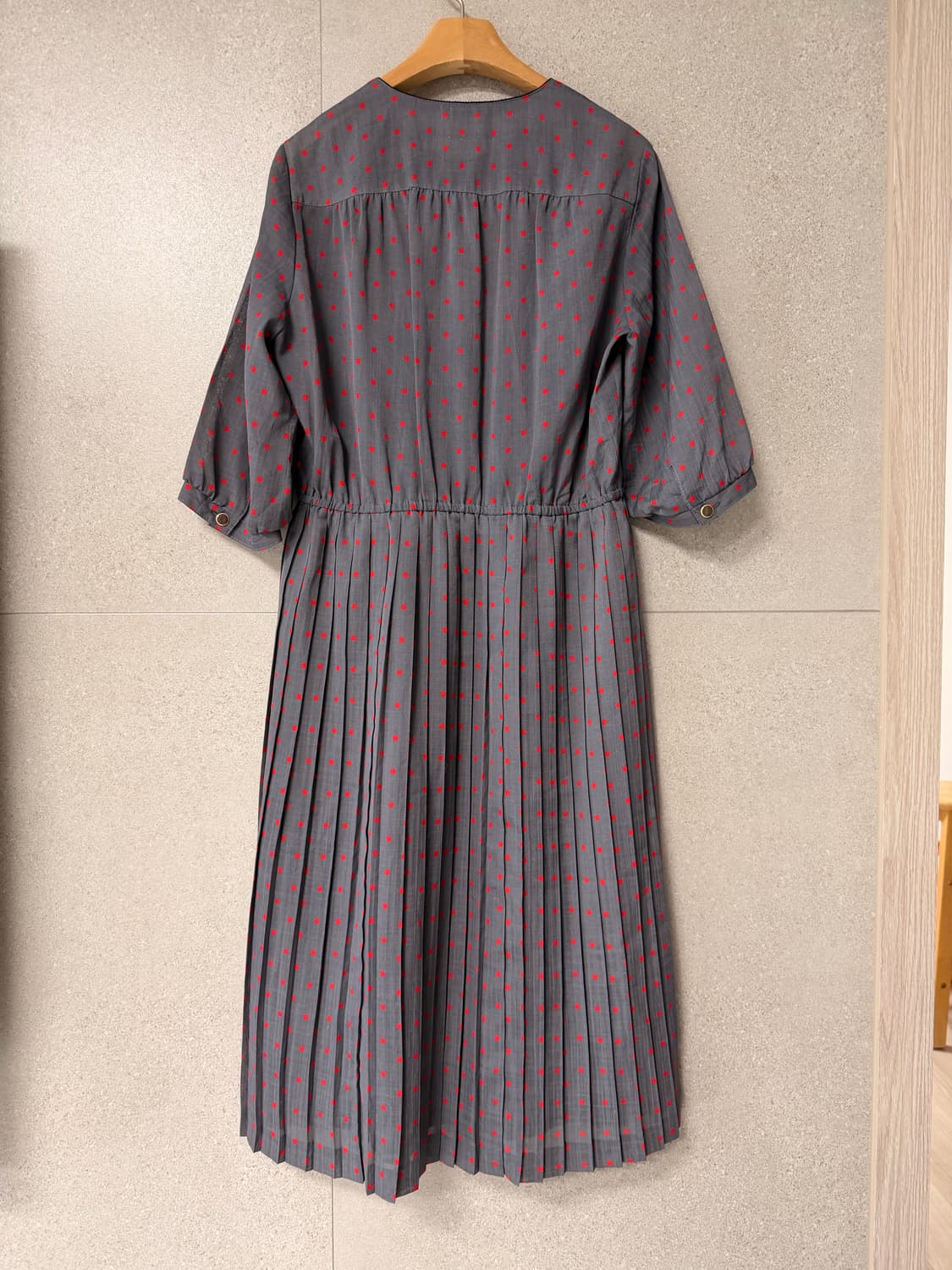 그레이 땡땡이 플리츠 원피스 상품이미지4