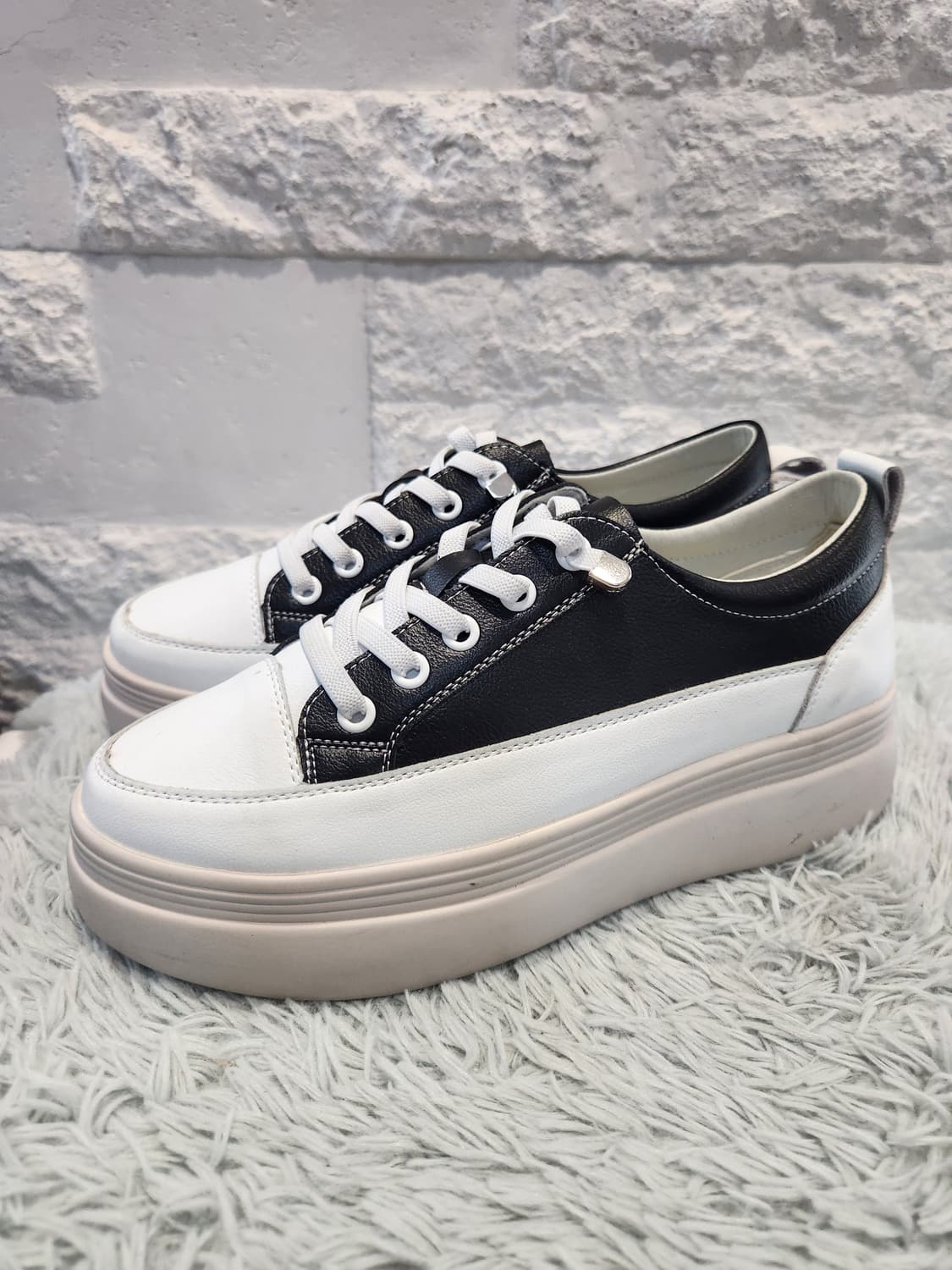 "5cm 키높이 블랙&화이트 플랫폼 스니커즈 👟"
240 상품이미지1