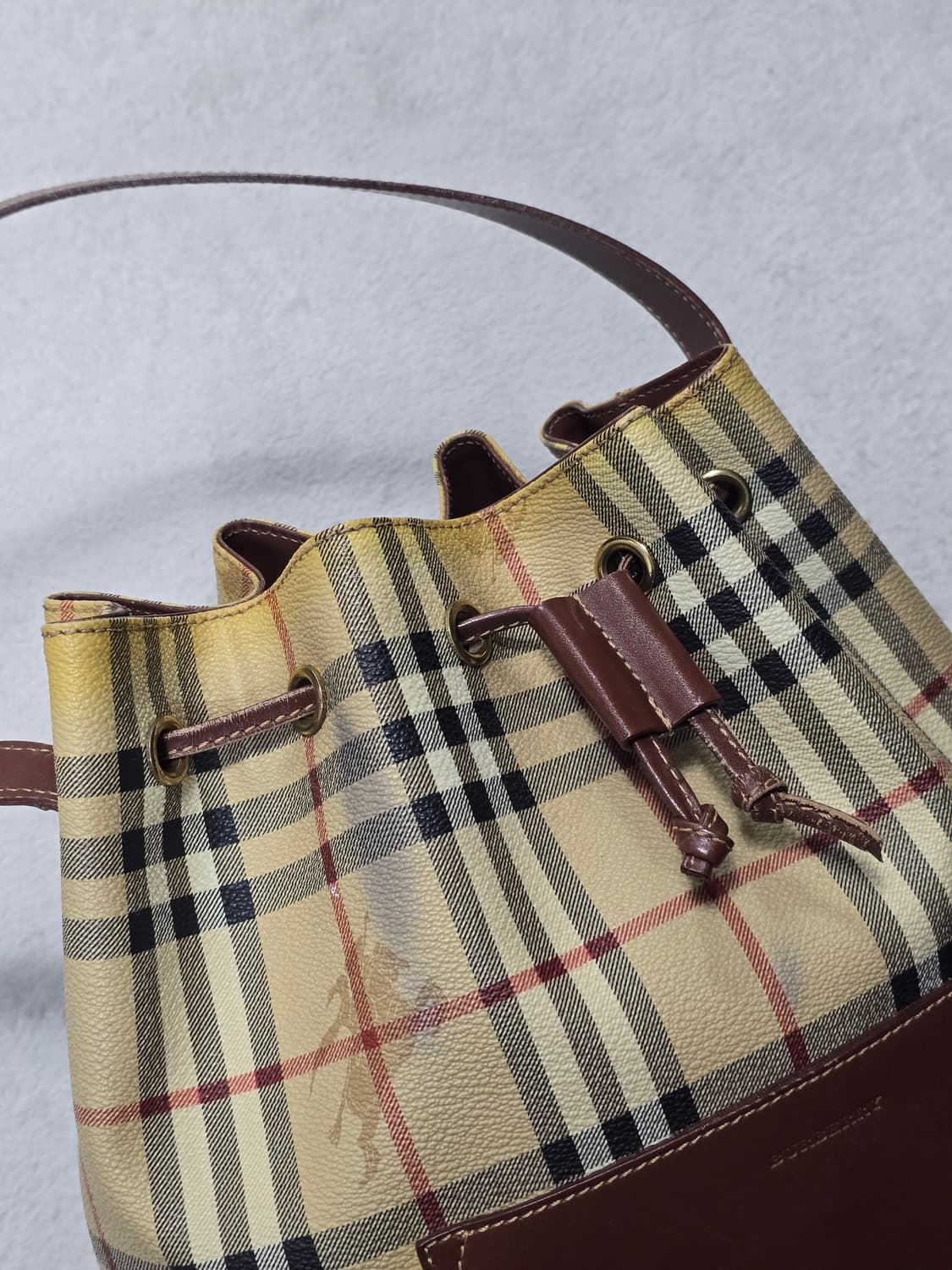 Burberry 버버리 정품 클래식 버킷백 상품이미지5