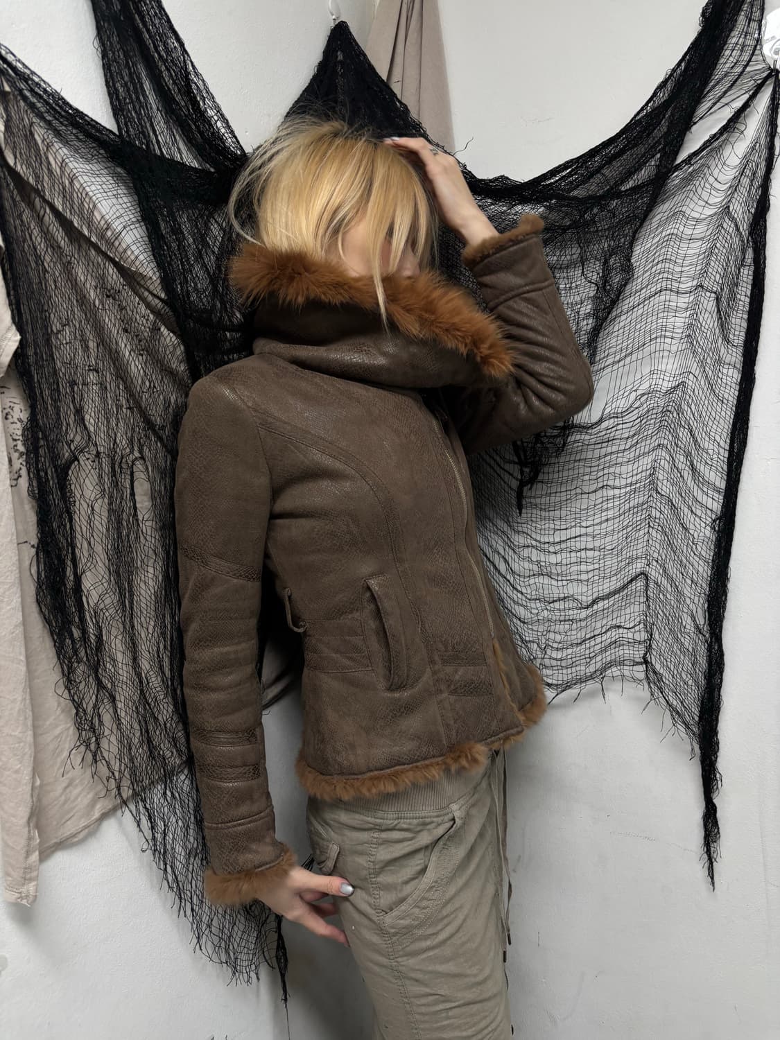 [VKEI SHALANG] High-Neck Python Fur drap 상품이미지8