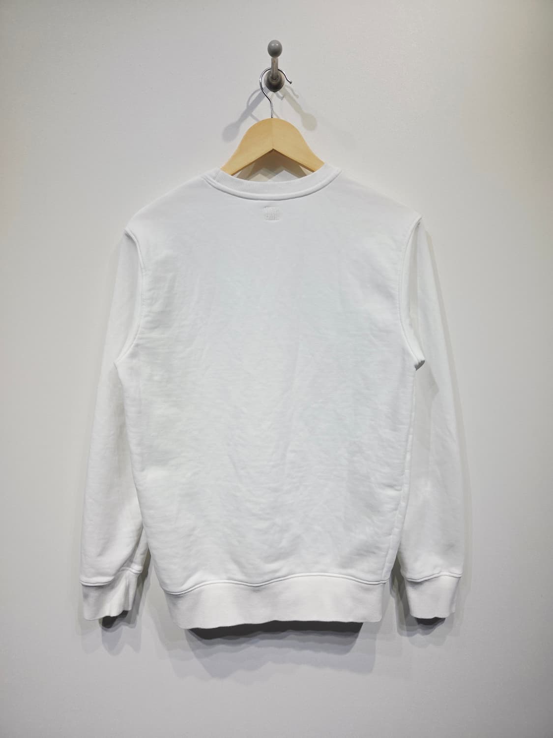 아미(Ami) 스몰 하트 로고 맨투맨 화이트 상품이미지6