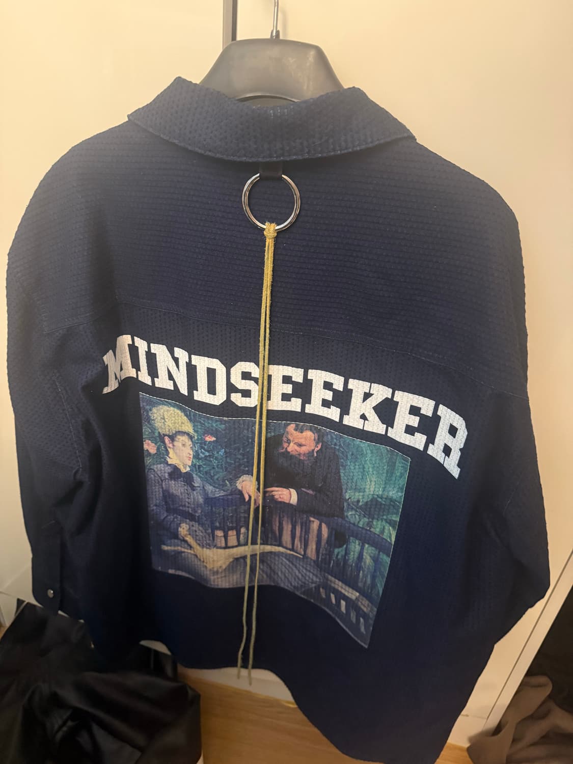 마인드시커 마네 사시코 그래픽 셔츠 상품이미지1