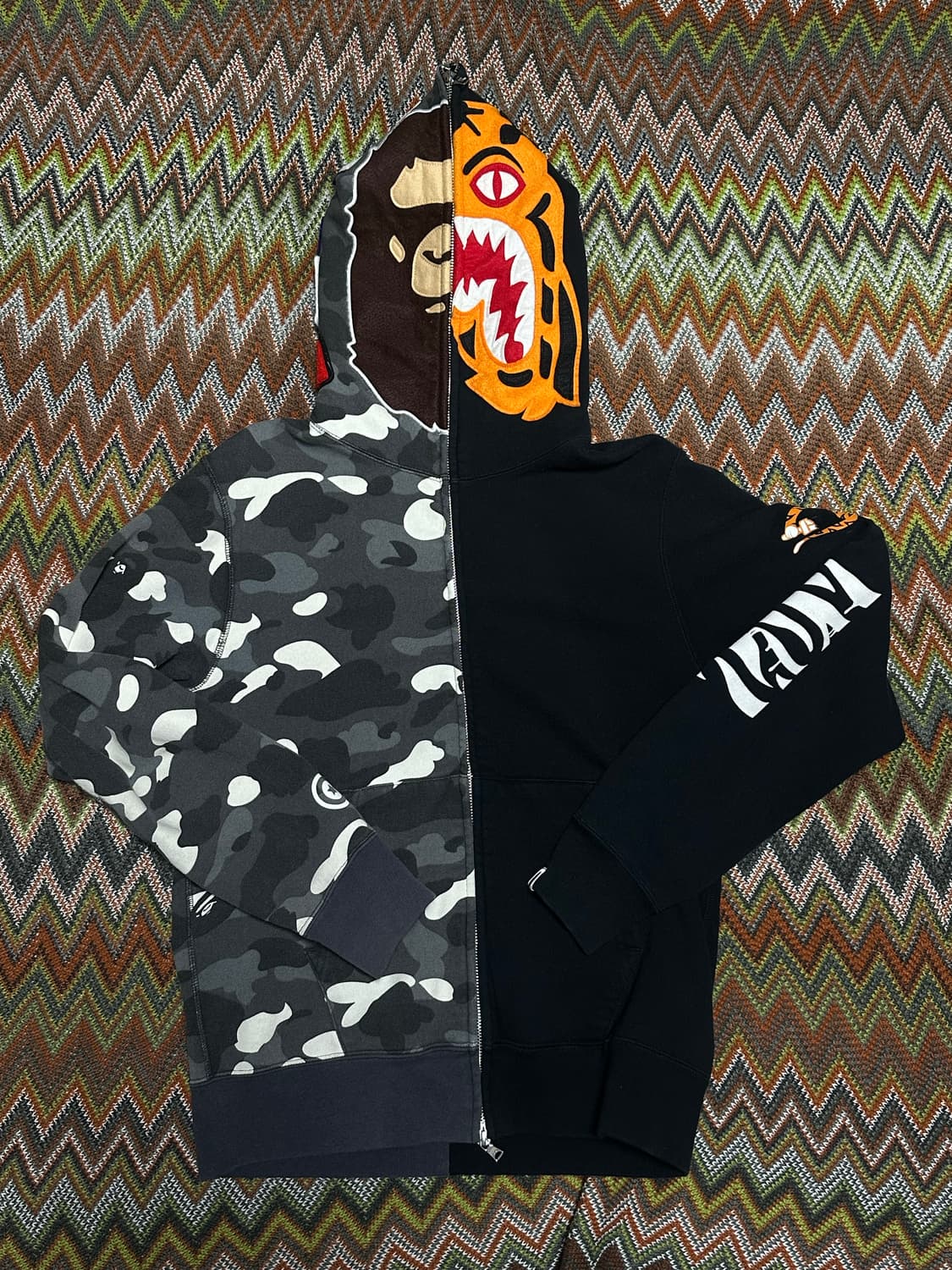 베이프 시티카모 사루 타이거 후드집업 상품이미지1