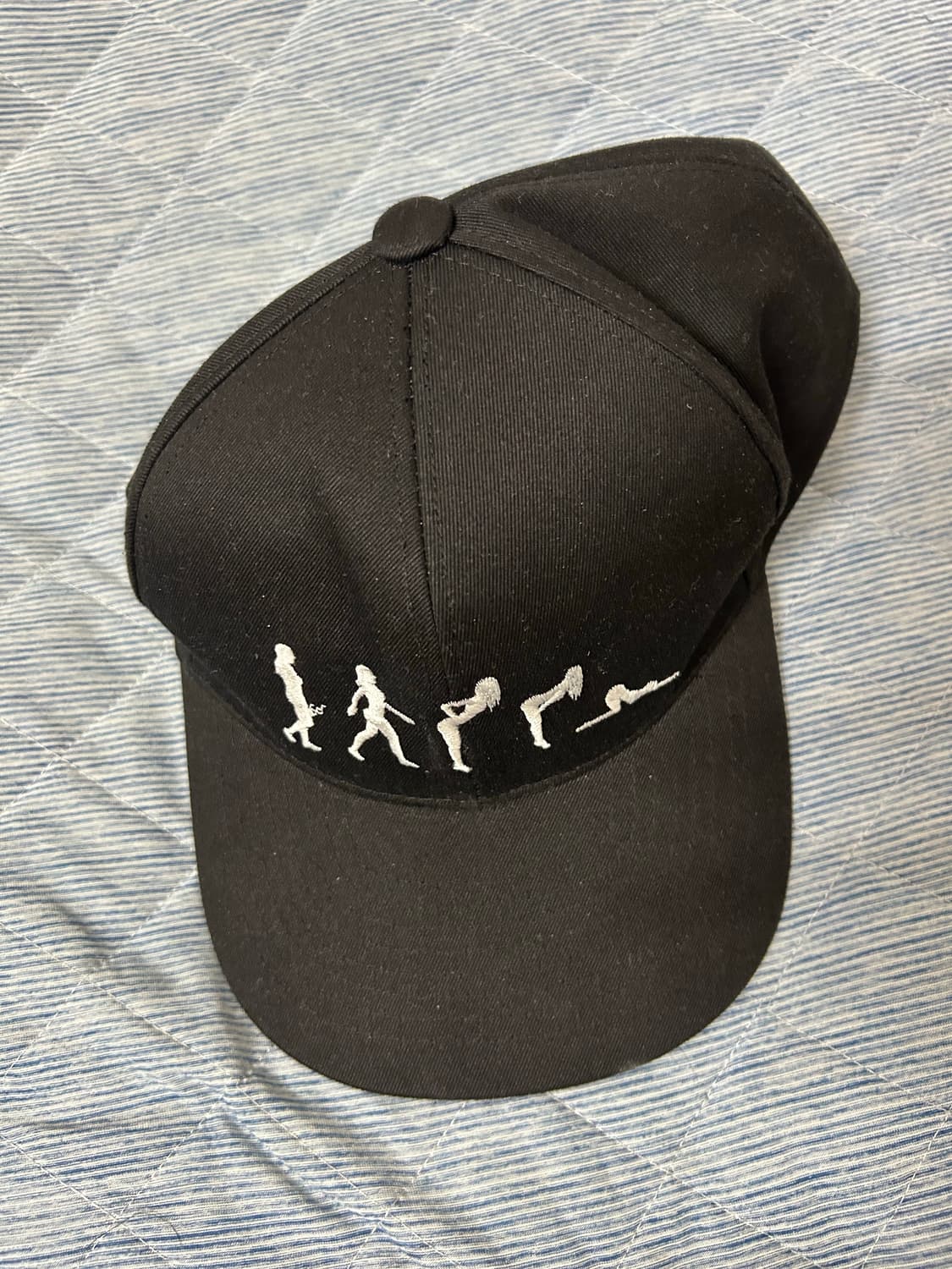 빨간줄 모자 사피엔스 캡 상품이미지1