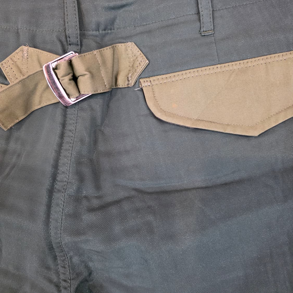 사카이  일본판 뒷포켓 버클 디테일 /밀리터리 버뮤다 팬츠/ 상품이미지3
