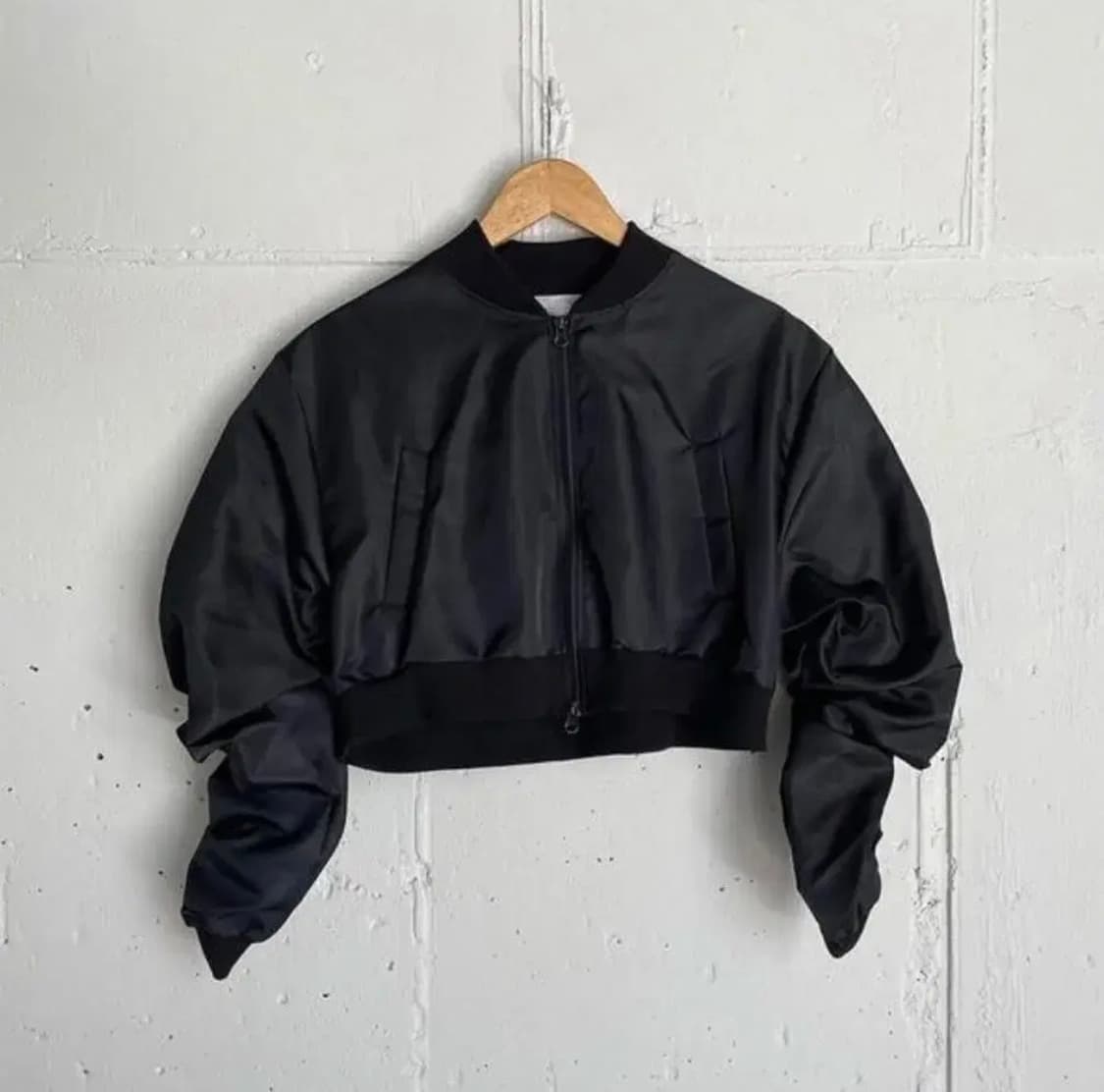 지그재그 셔링 항공점퍼 블랙  (가격내림) 상품이미지1