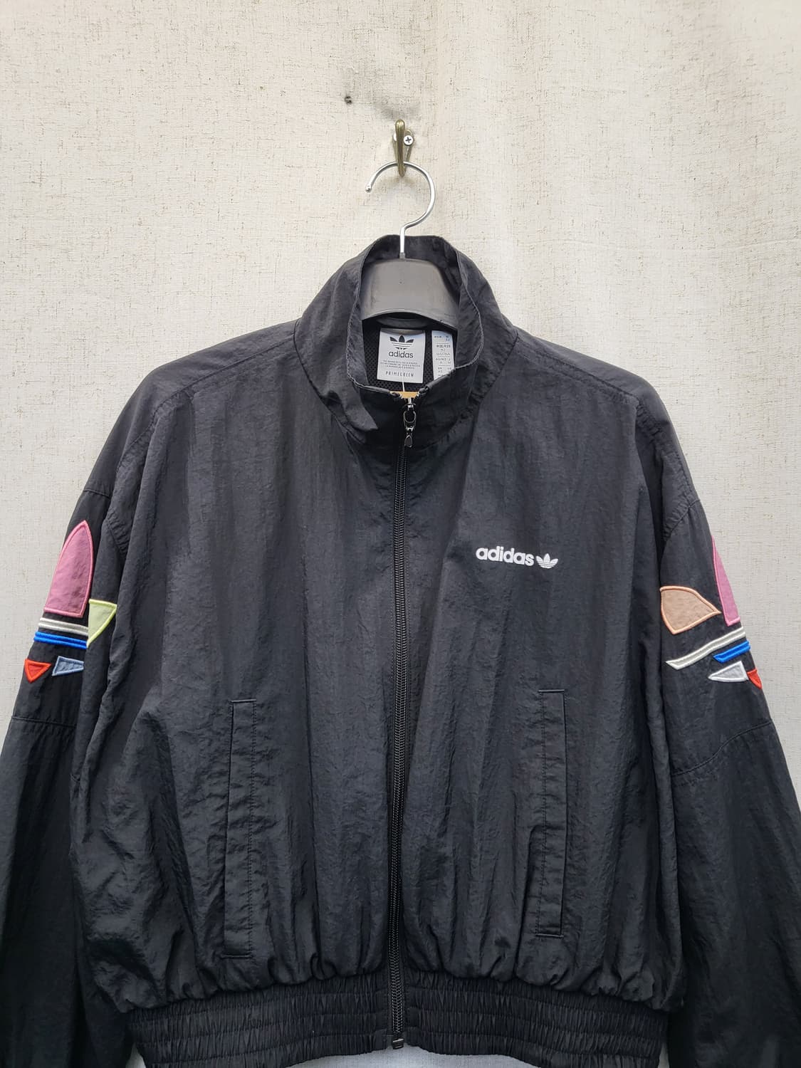 아디다스 블랙 크롭 윈드브레이커 상품이미지3