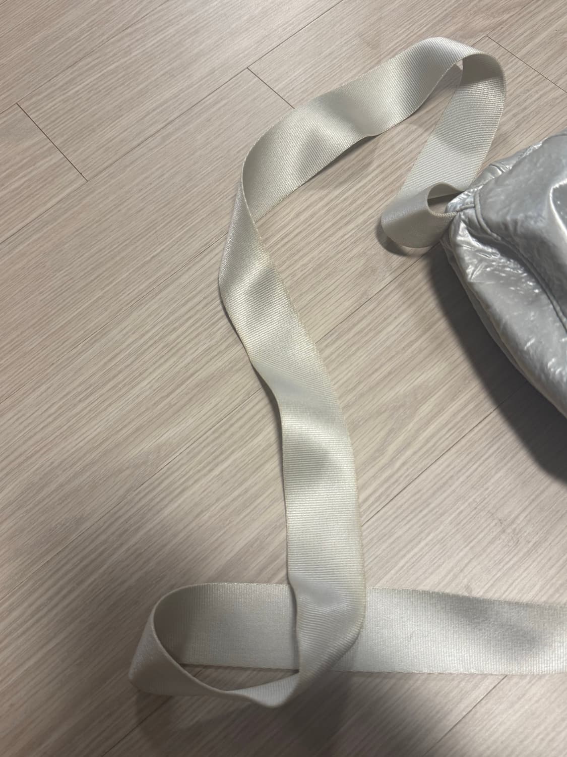 콜로신스 글로시 펌킨 크로스백 실버 상품이미지4