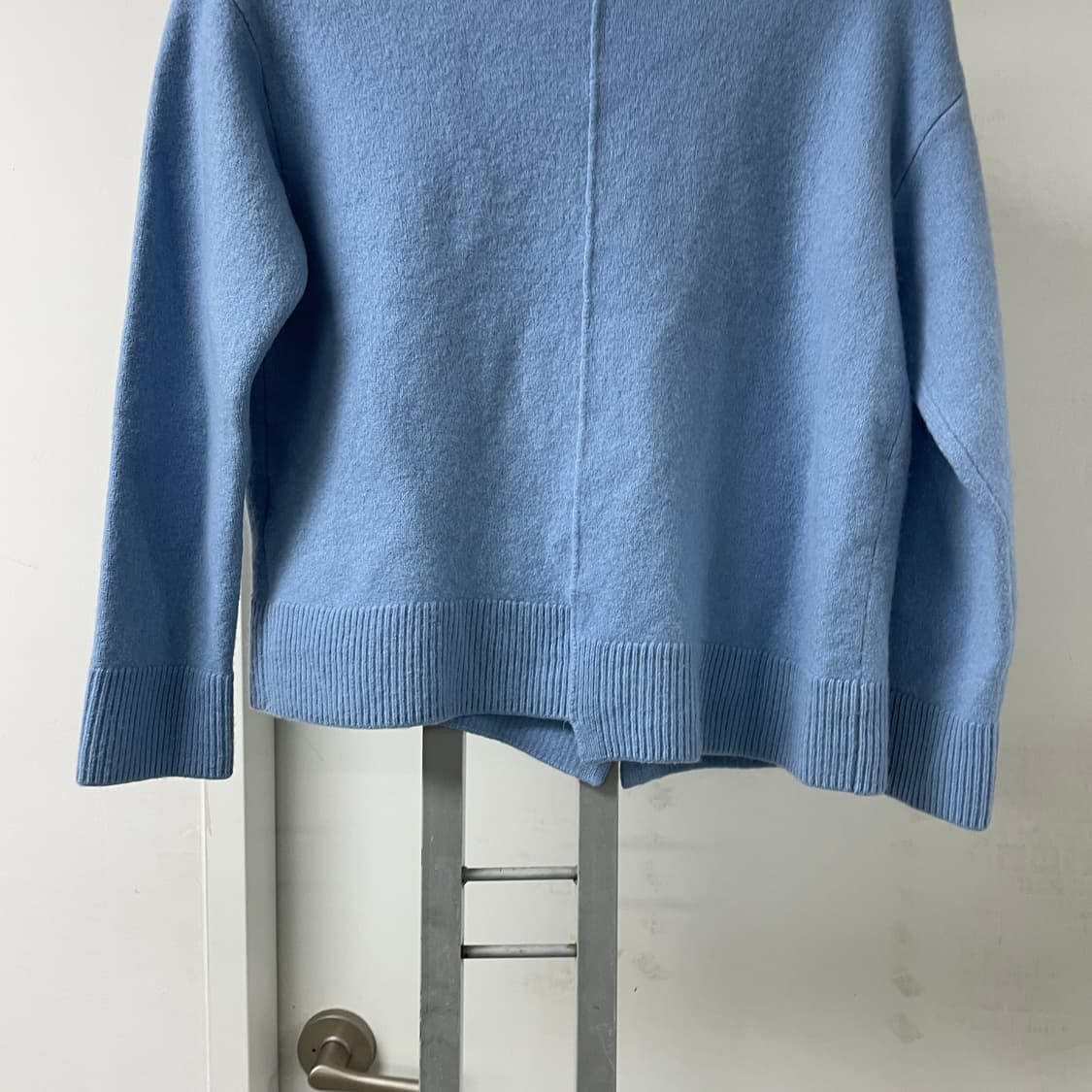 우영미 목폴라 니트 블루 44(W) 상품이미지3
