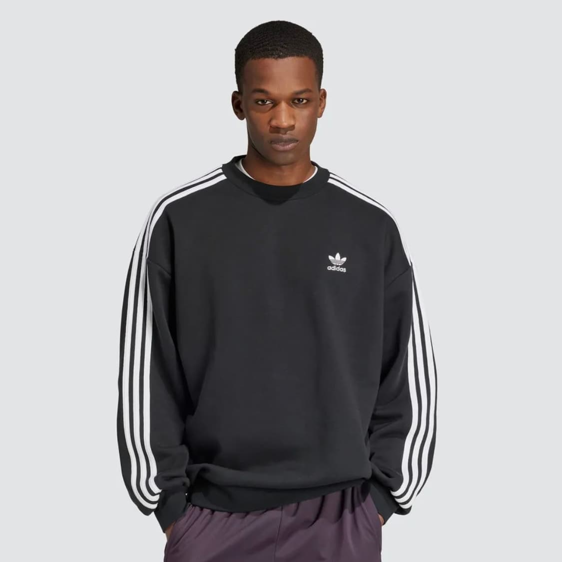아디다스 오버사이즈 크루 스웨트셔츠 - 블랙 / IZ1829 상품이미지2