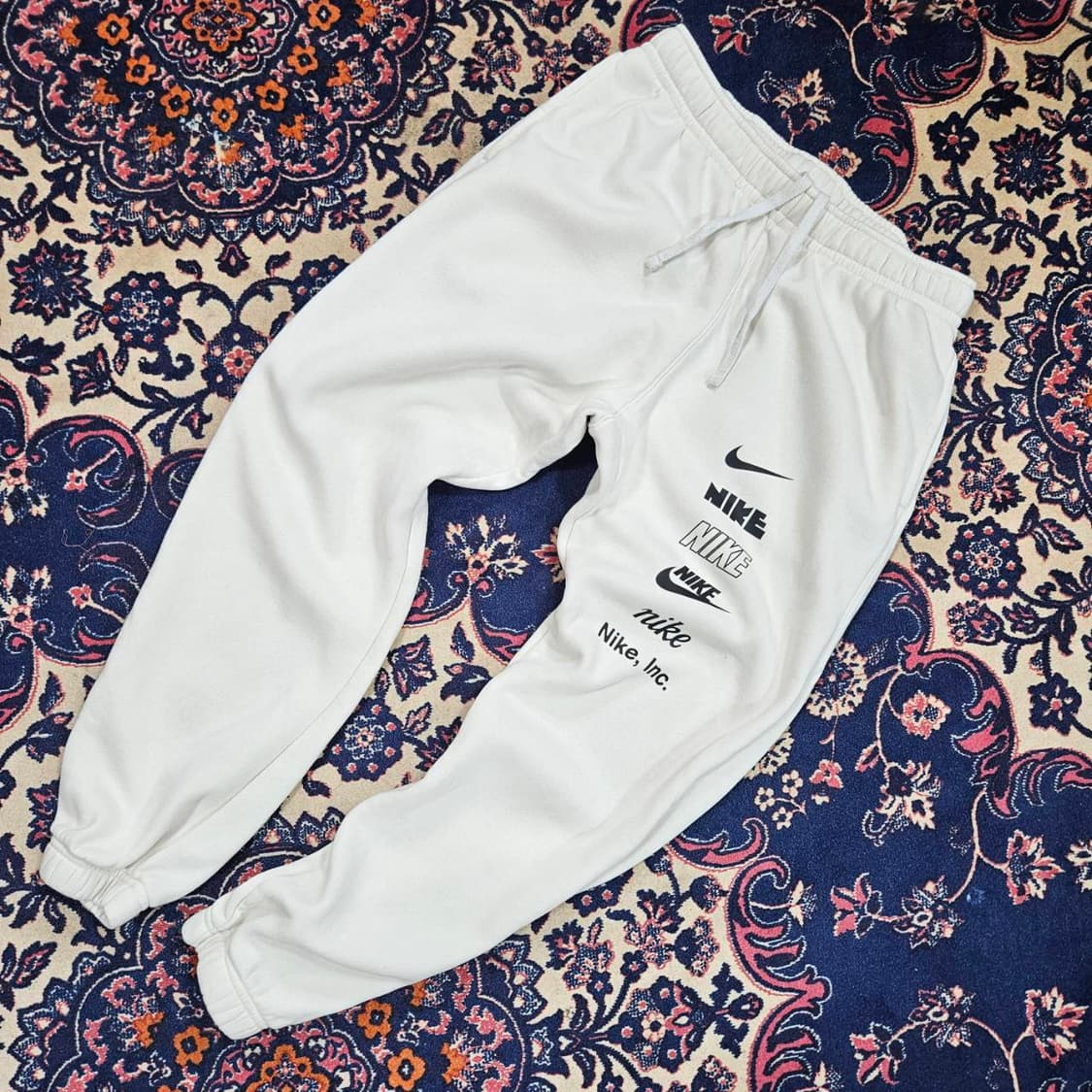 나이키 클럽 플리스 팬츠 팬텀
L size
 상품이미지1