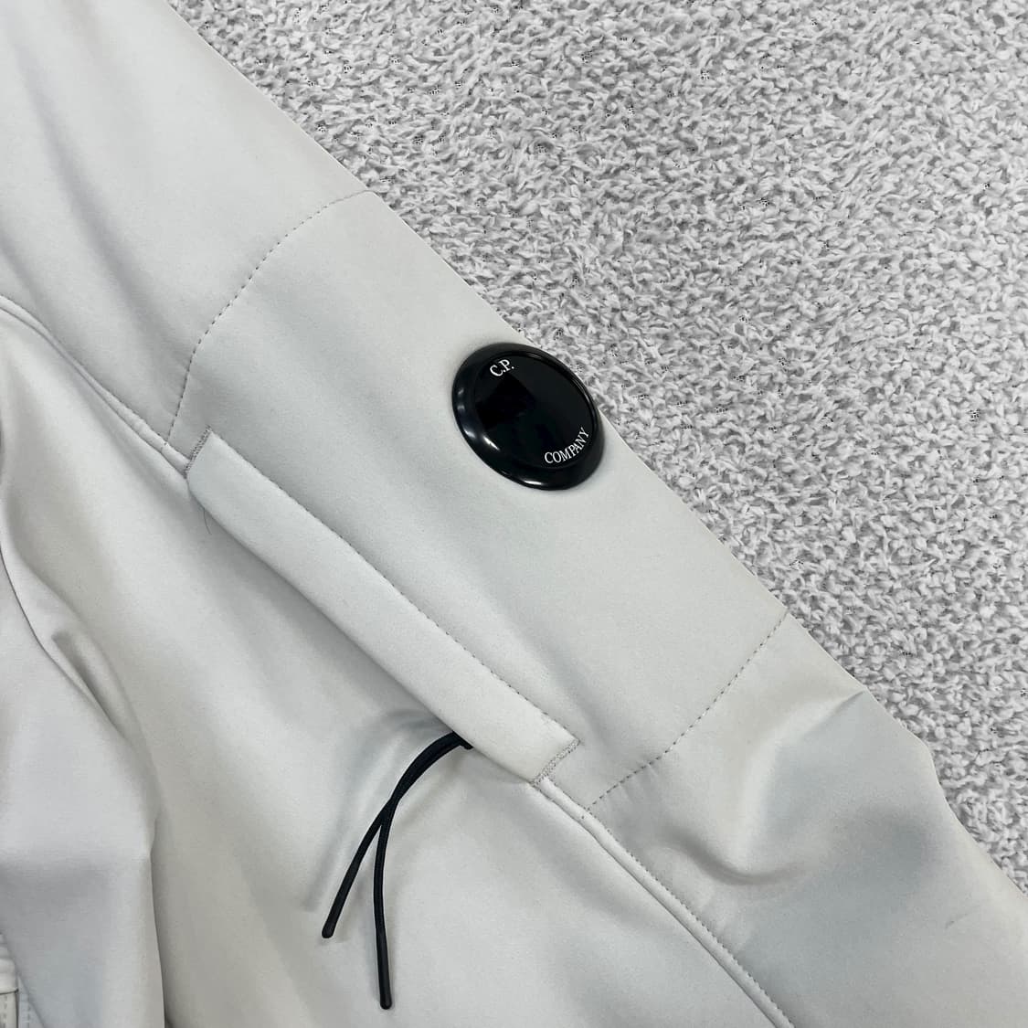 C.P 컴퍼니 소프트 쉘 - R 후드 자켓 상품이미지2