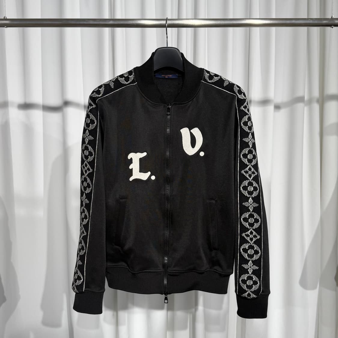(M) 루이비통 LV로고 플라워 모노그램 트랙 자켓 상품이미지1