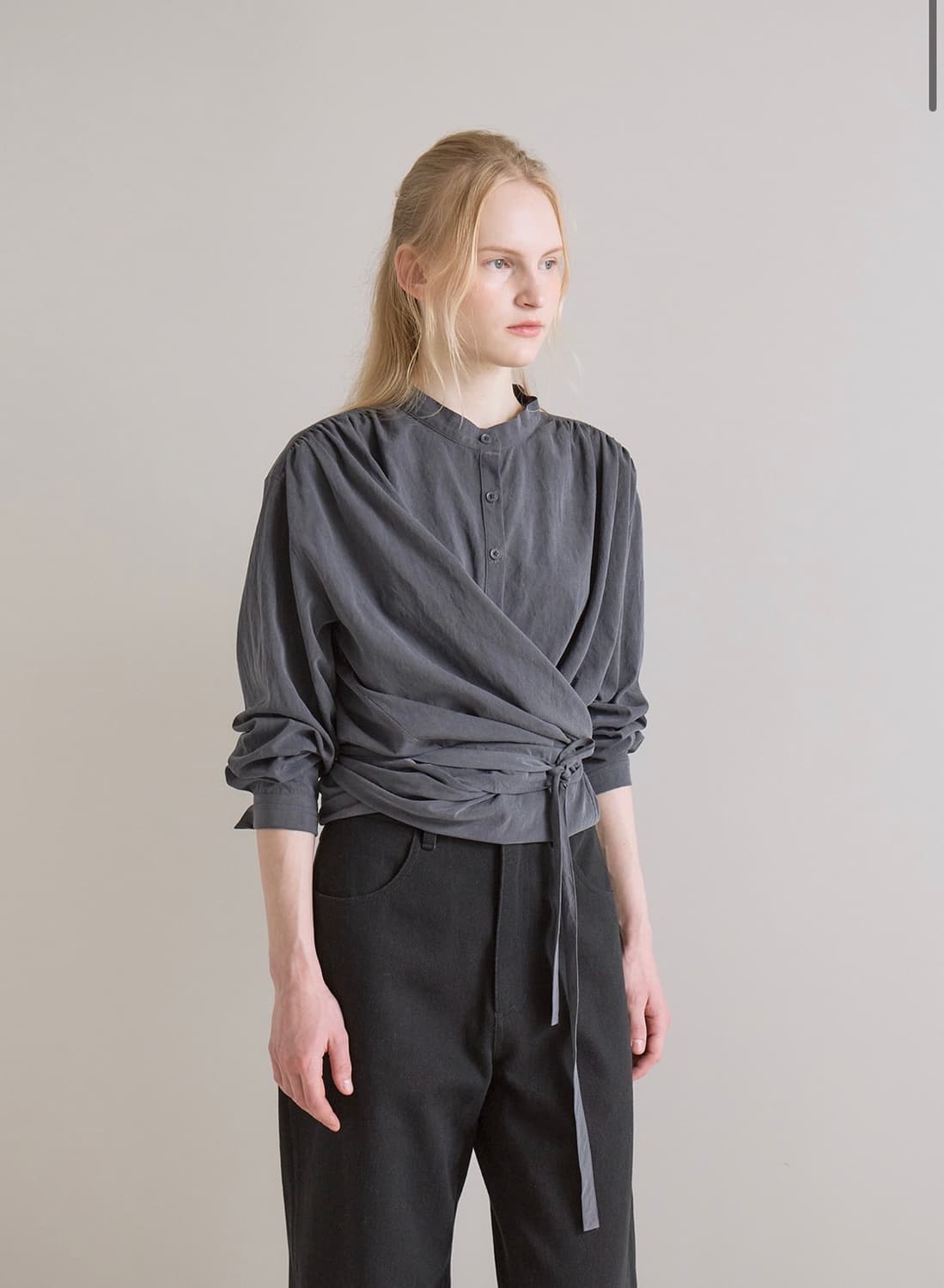 [구해요] Celine Textured Twist Blouse (Char 상품이미지1