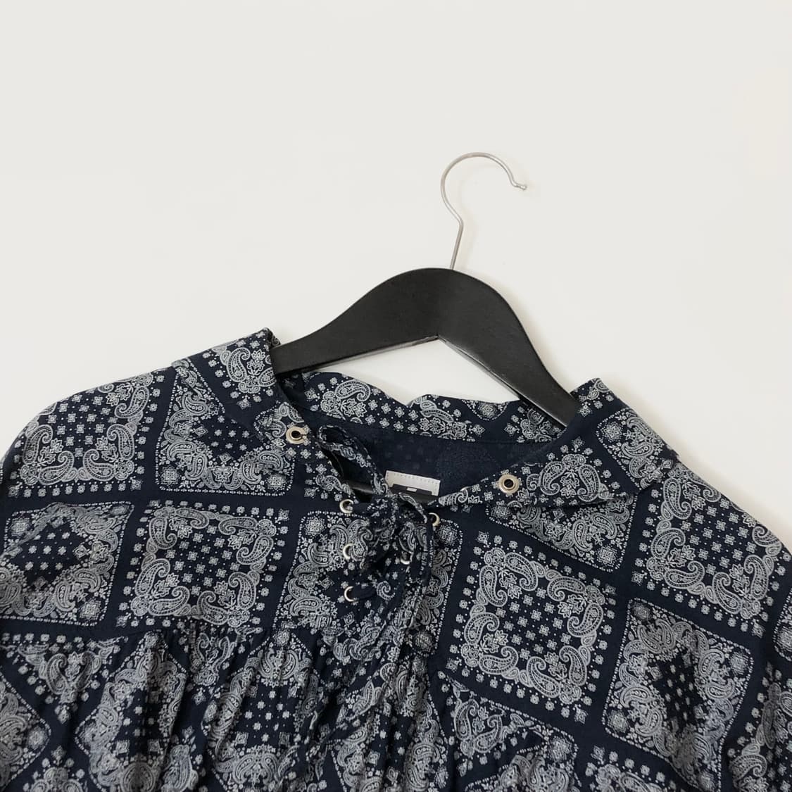 Aie 에이아이 네이비 페이즐리 스트링 셔츠 상품이미지1