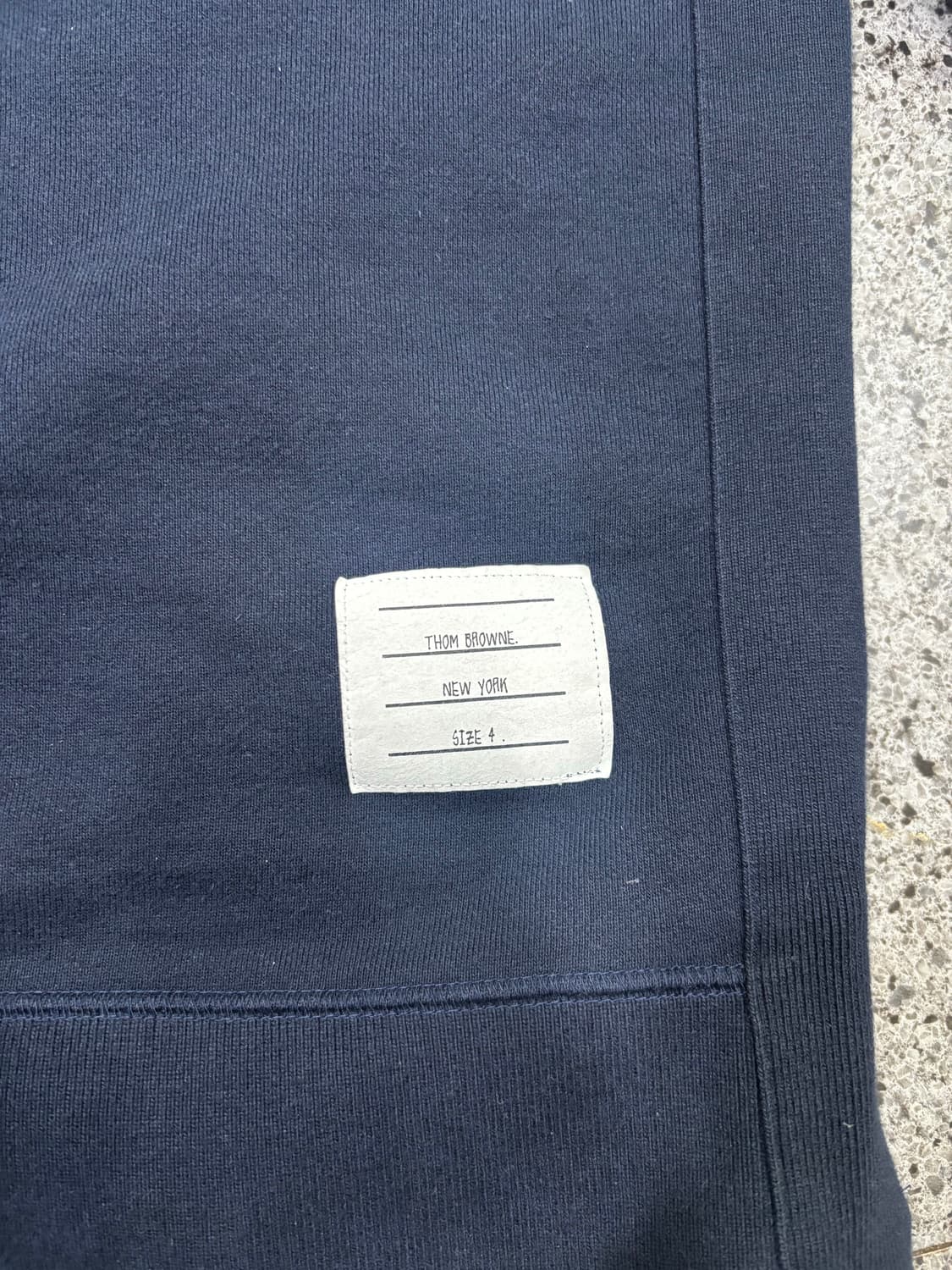 톰브라운맨투맨 상품이미지2