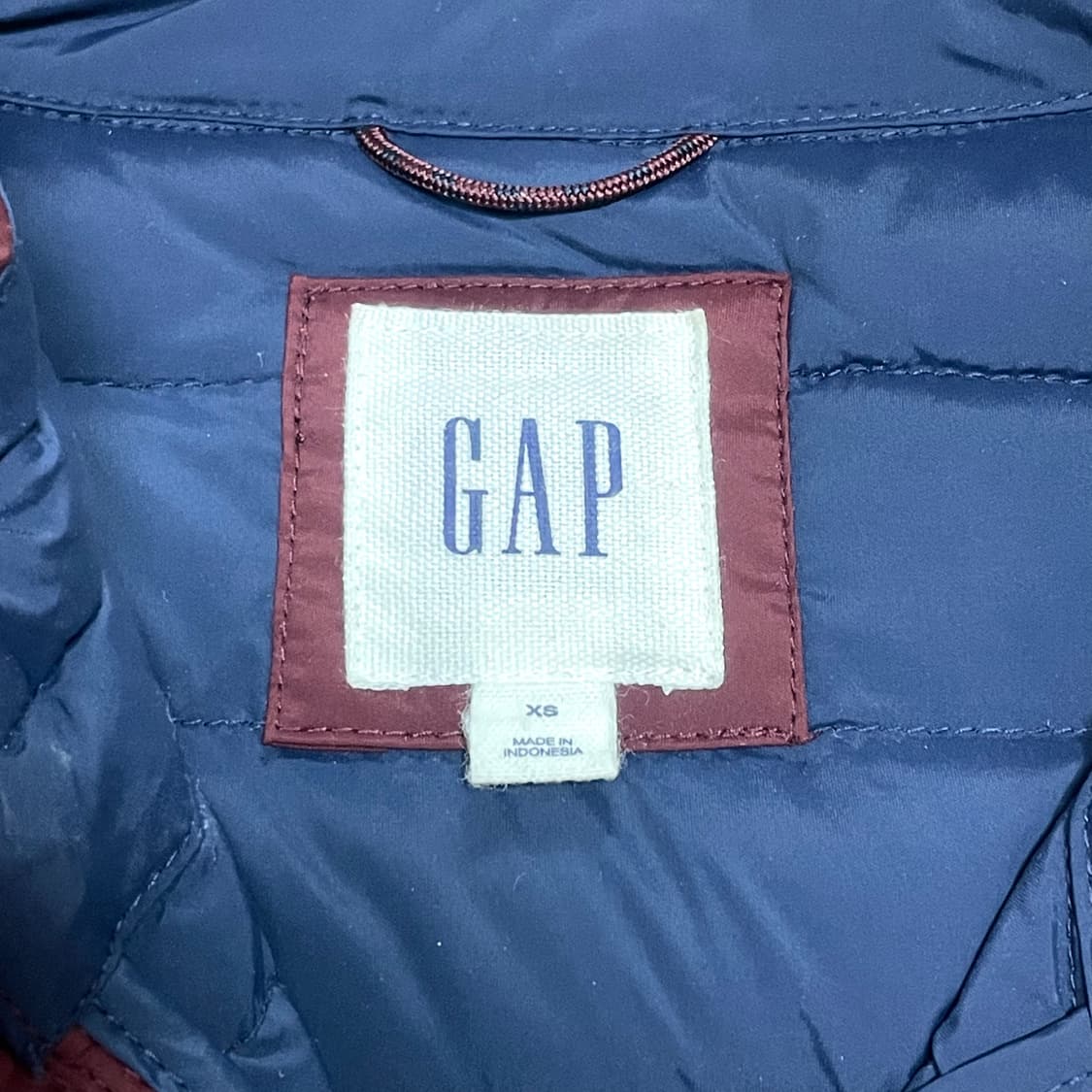 갭 버건디 패딩조끼 남성XS 상품이미지3