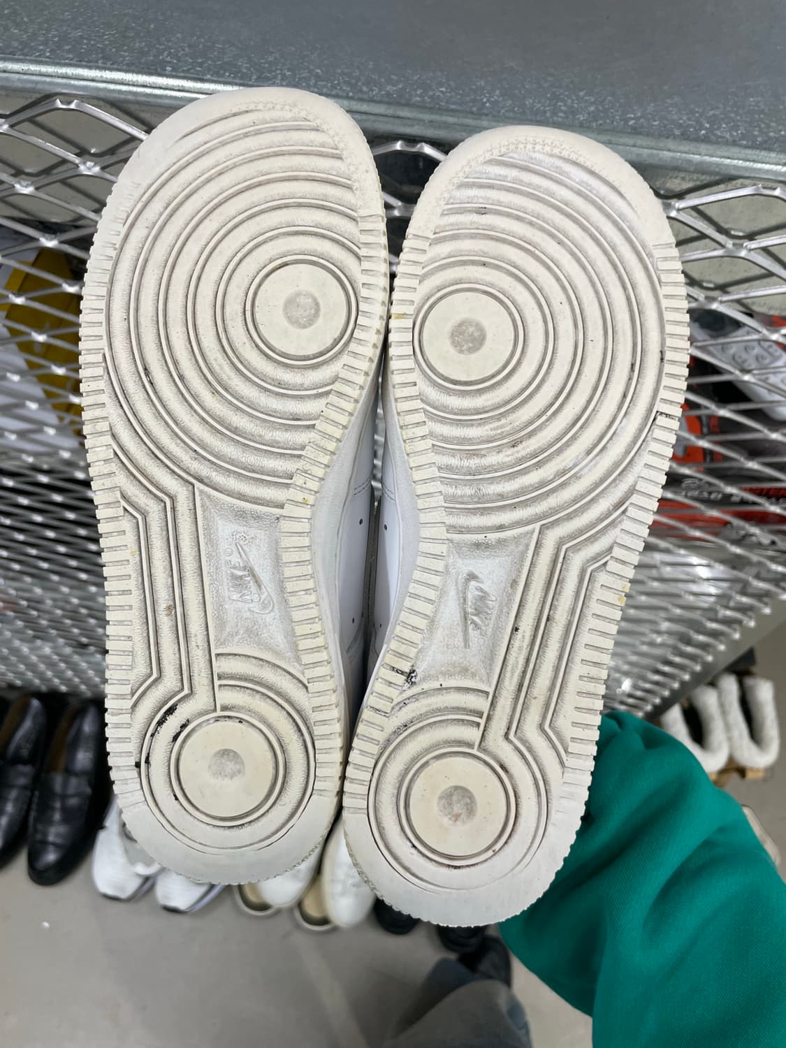 나이키 에어포스 1 로우 화이트 240 상품이미지6