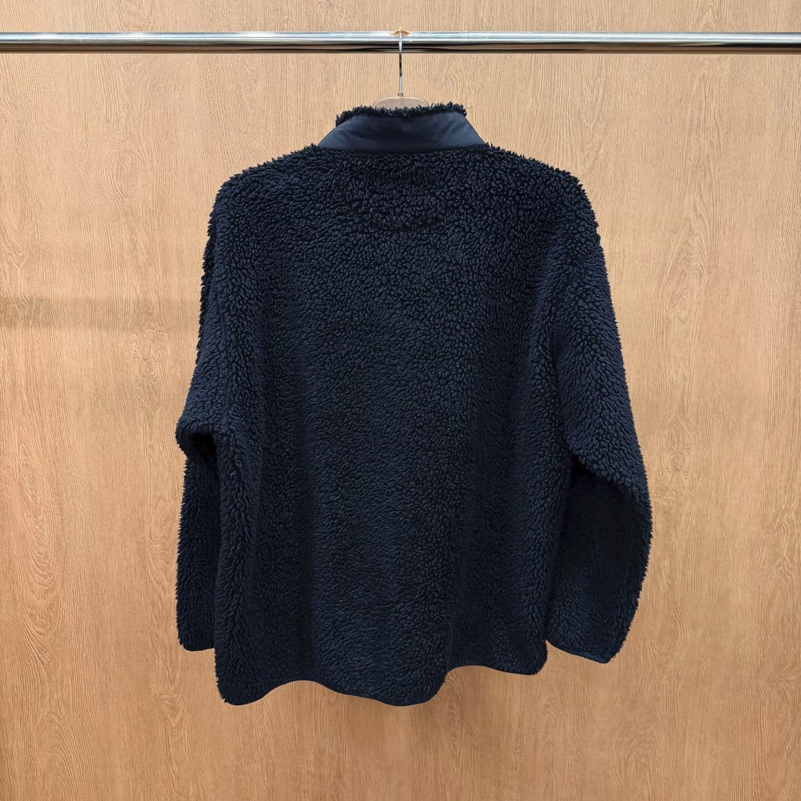 유니클로 하이넥 보아 플리스 풀오버 하프 스냅 버튼 포켓 디테일 블랙 상품이미지3