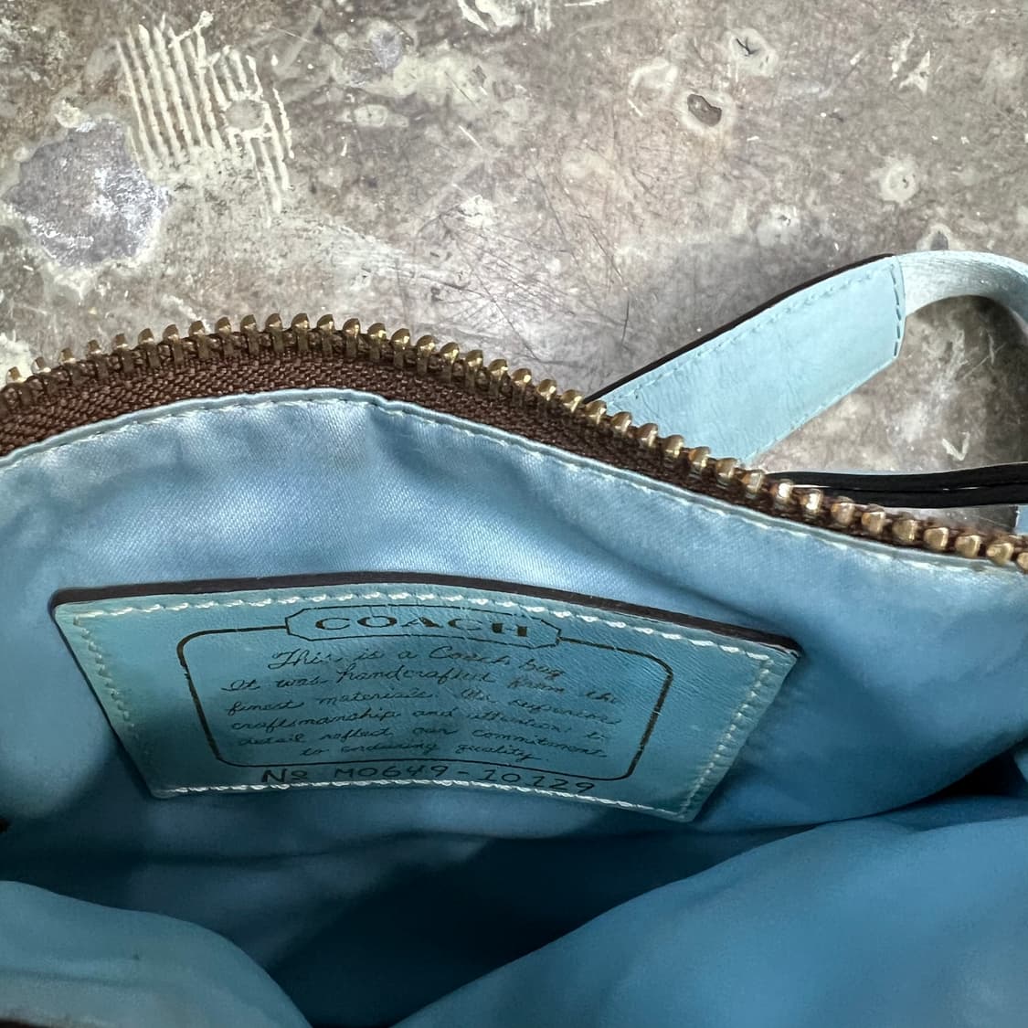 코치 시그니처 캔버스 크로스백 미니백 가방 상품이미지3