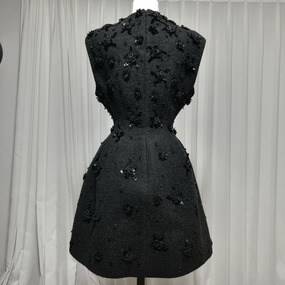 프라다 울100 비즈장식 부클 미니드레스 원피스 (55/40) 상태최상 상품이미지4