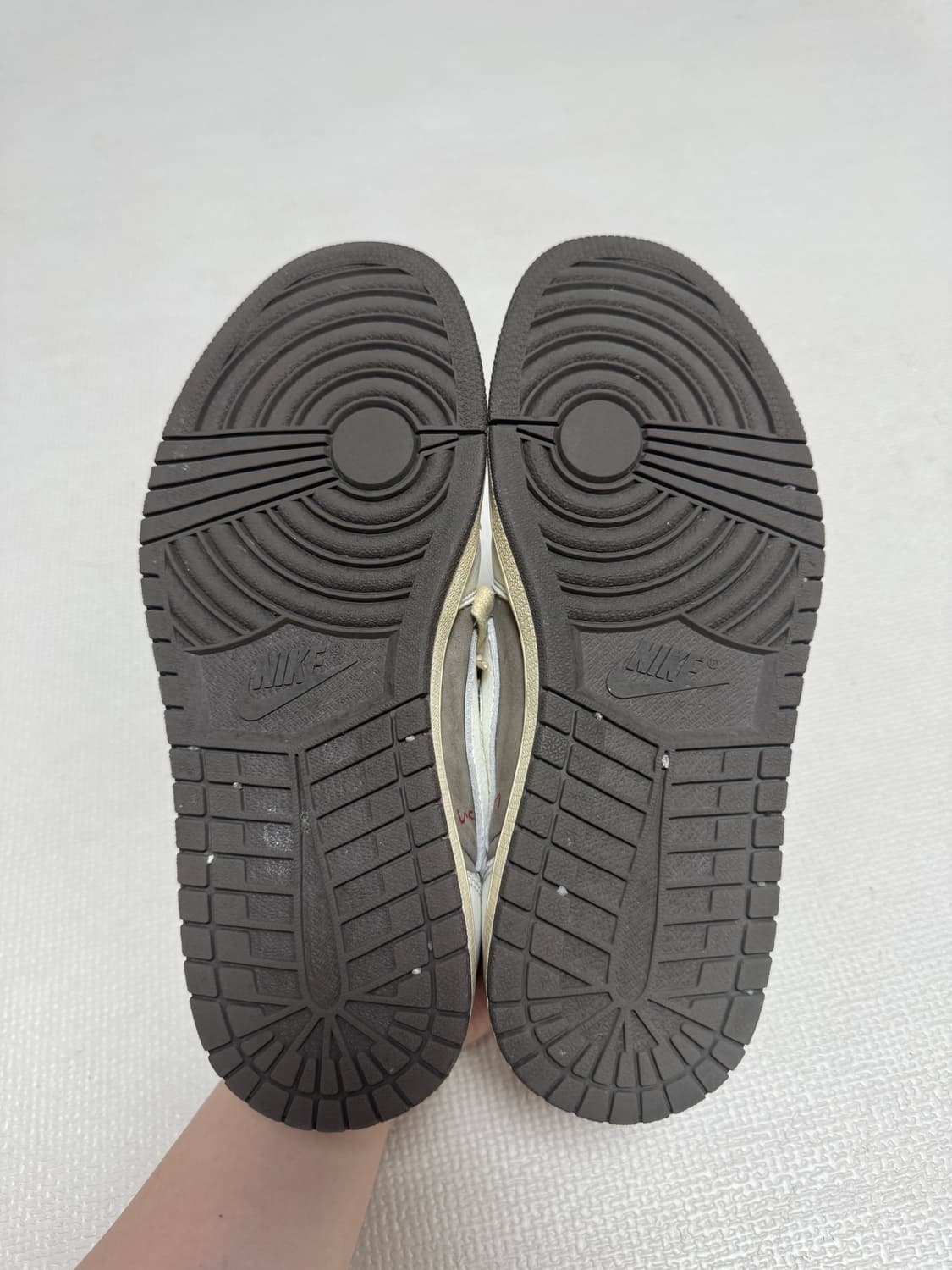 조던1 x 트레비스 스캇 로우 세일앤리저록 리버스모카 상품이미지5