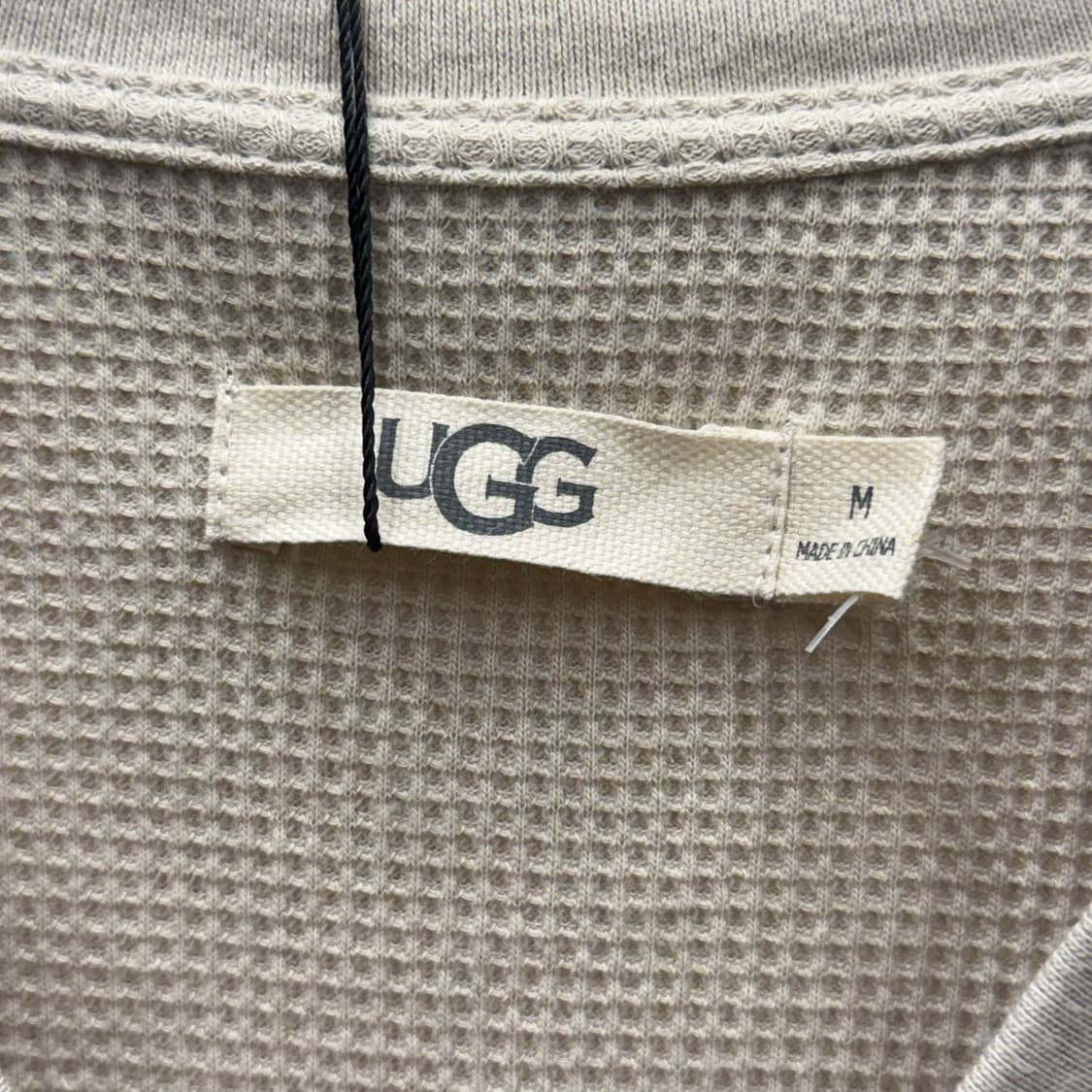 어그 와플 니트 반팔 카라 브이넥 티셔츠 자수 디테일 루즈핏 연그레이 상품이미지6