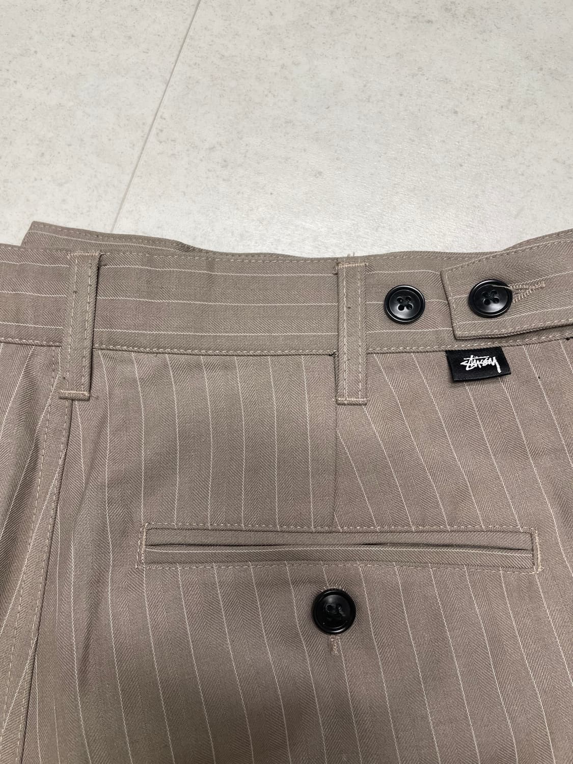 [30] 스투시 스트라이프 볼륨 플리츠 팬츠 베이지 상품이미지8