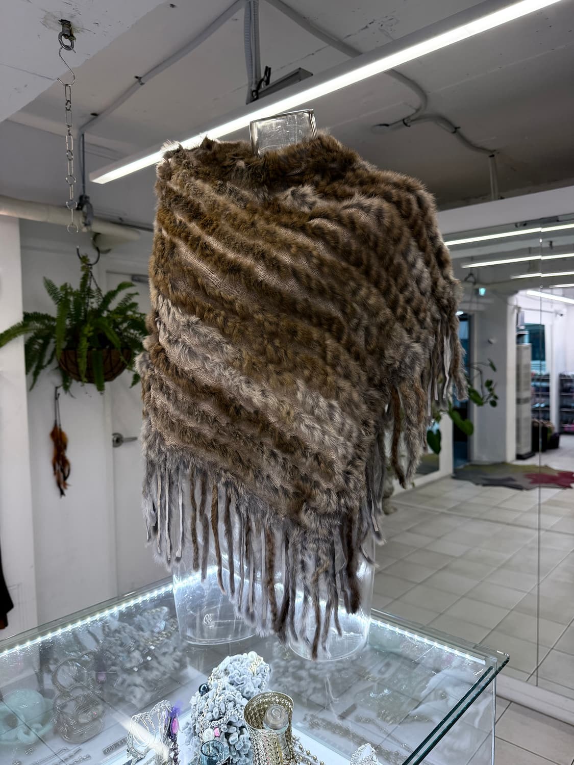 real fur hooded cape 상품이미지1