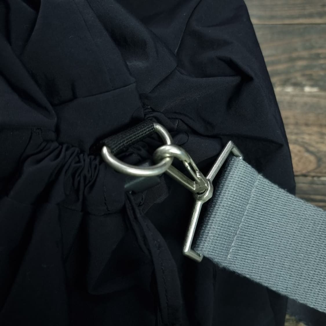 [마스마룰즈] 로고 패치 크로스백 블랙 M18875 상품이미지8