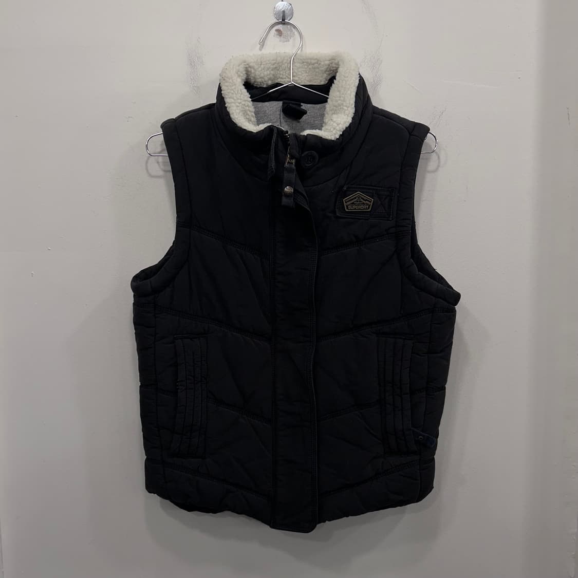 슈퍼드라이 재팬 털 카라 황동와펜 조끼 패딩 상품이미지2