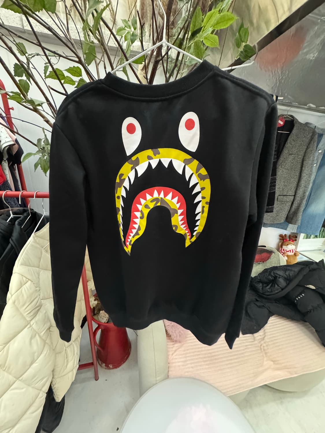 👕 스투시 × 베이프 샤크 크루넥 스웨트셔츠 (Black) 상품이미지4