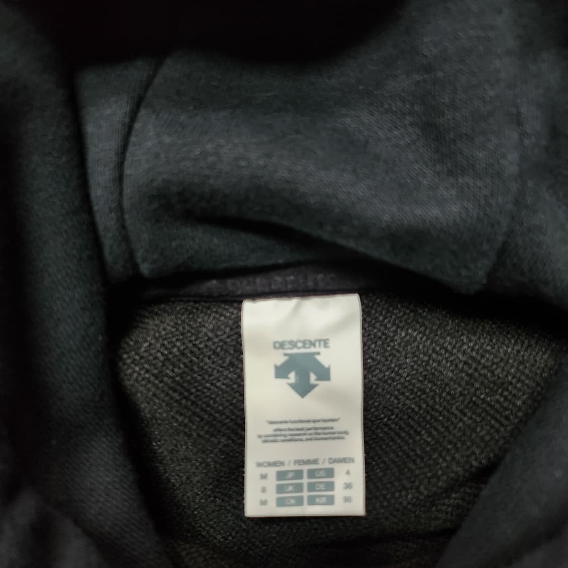 데상트 후드티 상품이미지2