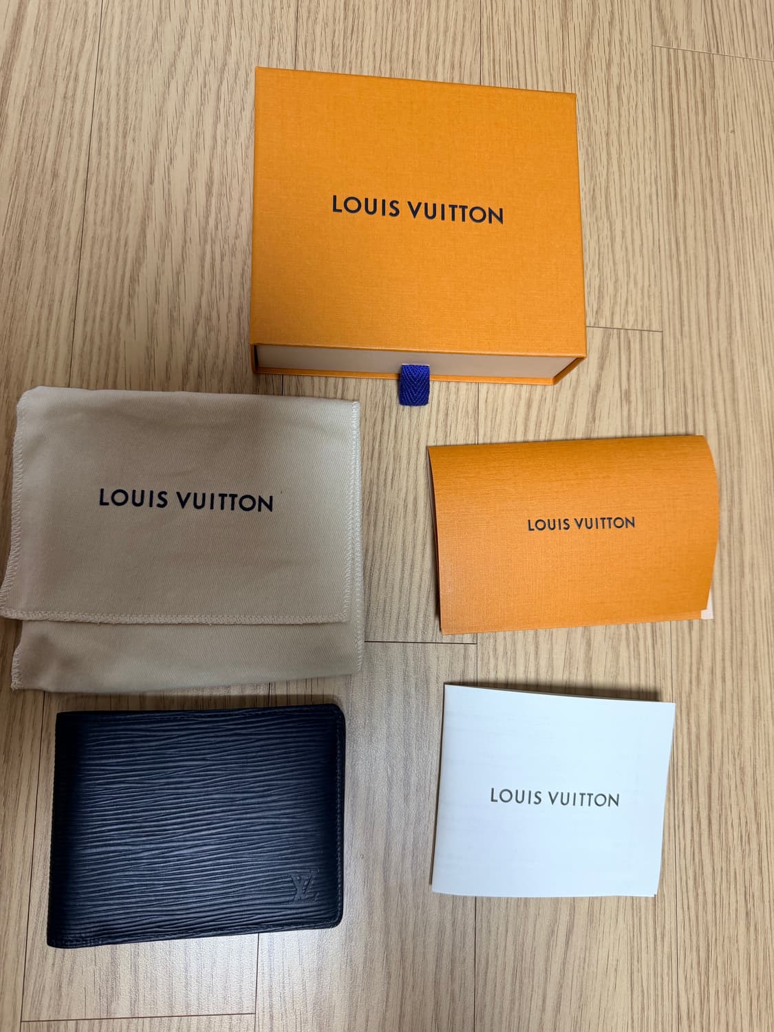 루이뷔통 멀티플 월릿 에피가죽(보증서 영수증 포함 풀구성) 상품이미지5