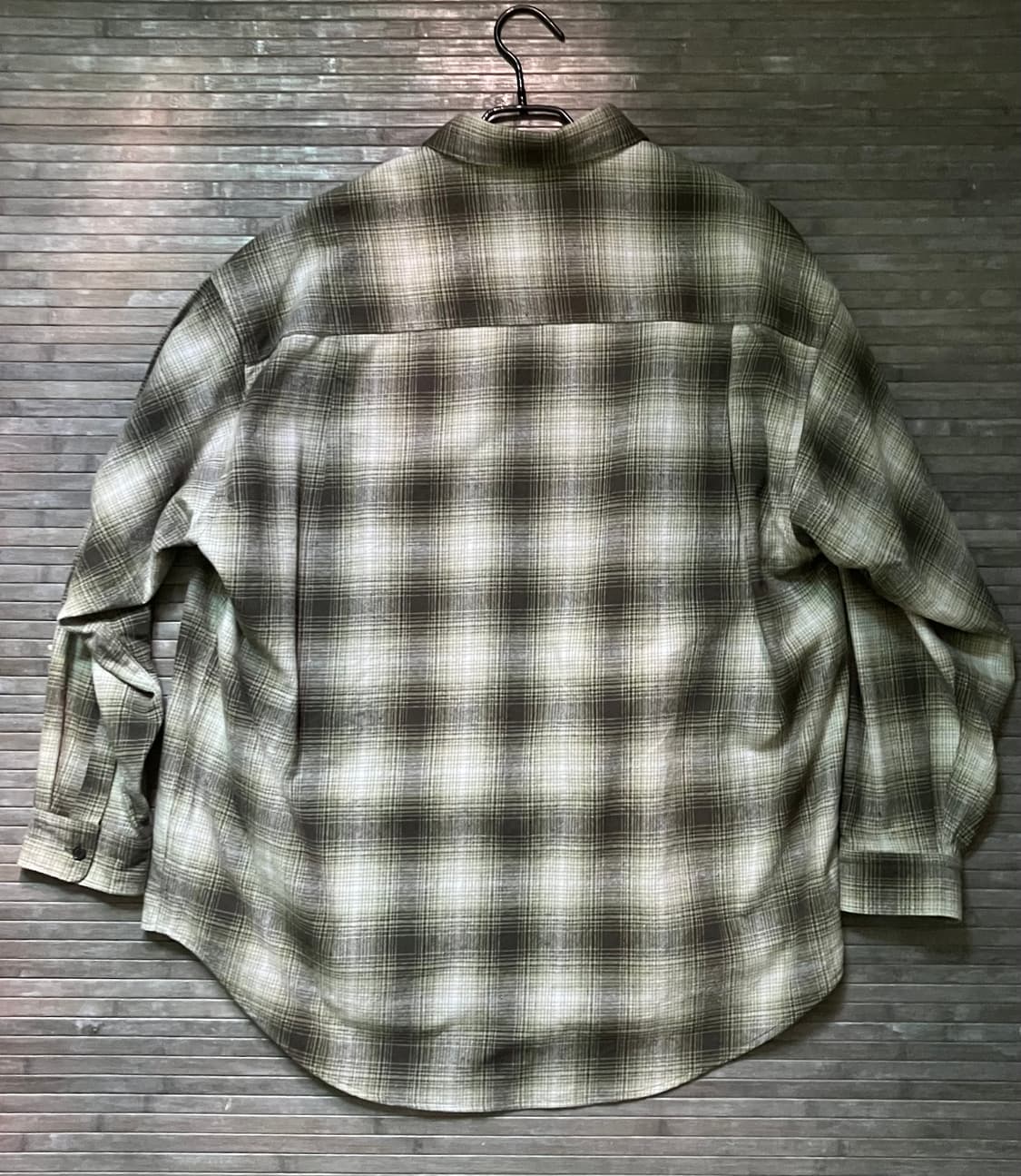 Gray green ombre over shirts 상품이미지2