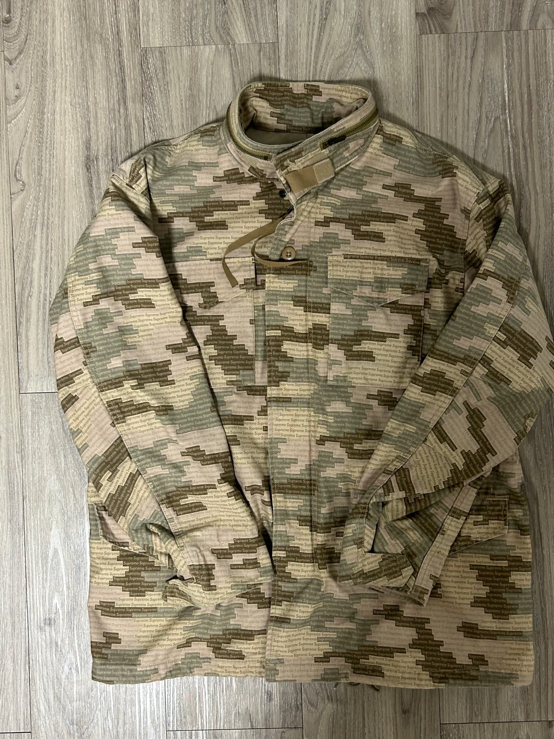 슈프림 로고 카모 M-65 자켓 상품이미지1