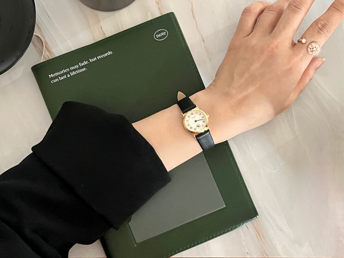 CELINE  셀린느 스몰세컨드 골드 라운드 시계  상품이미지9