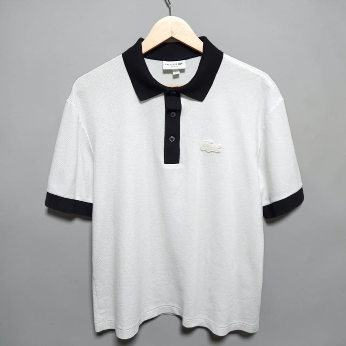 100 LACOSTE 라코스테 화이트 블랙배색 반팔 카라티 상품이미지1