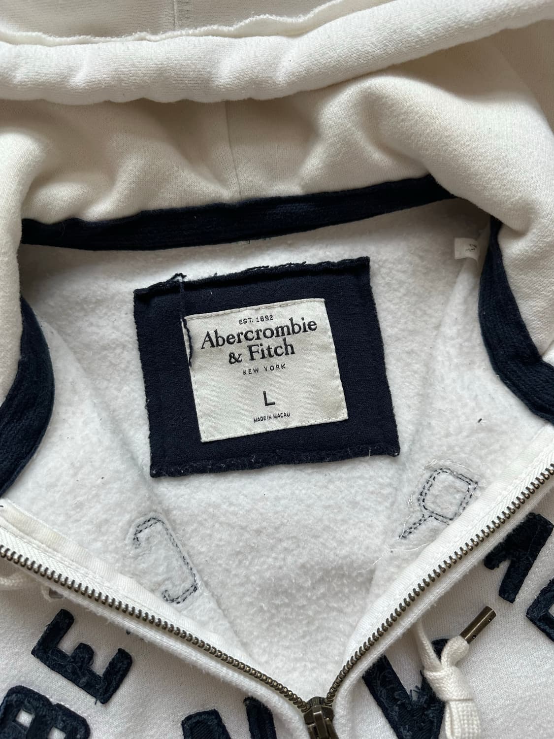 아베크롬비 중앙 자수 로고 화이트 후드집업 상품이미지7