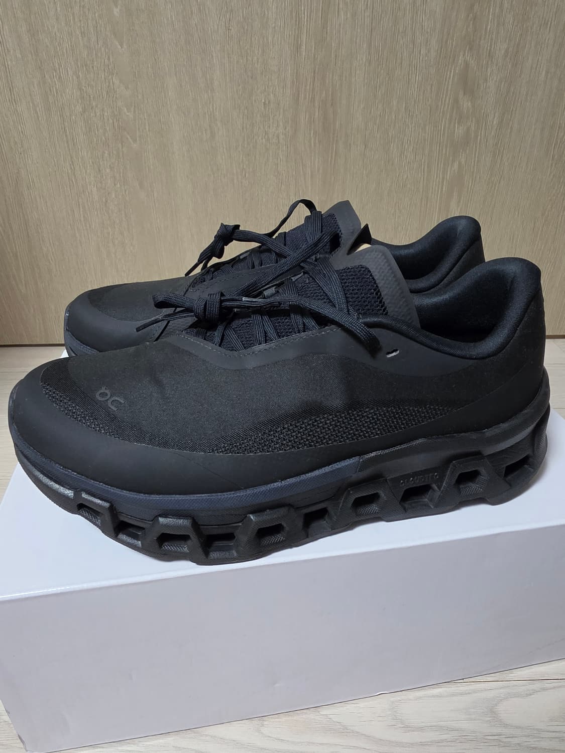 [270]<상태최상> 온러닝ONx파프PAF 클라우드몬스터2 블랙마그넷 상품이미지1