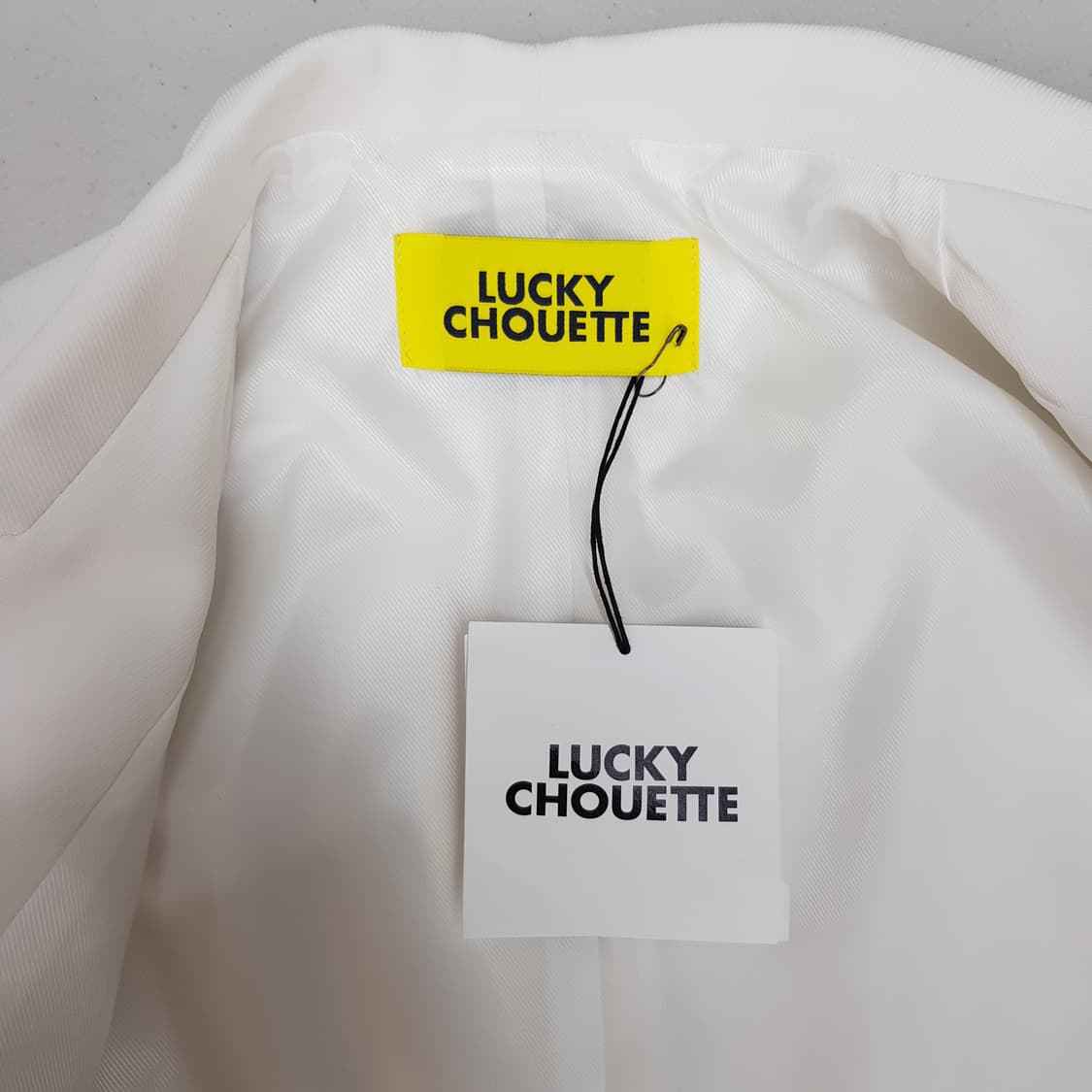 럭키슈에뜨 2023 C로고 오버핏 자켓 36사이즈(택달린 새제품) 상품이미지7