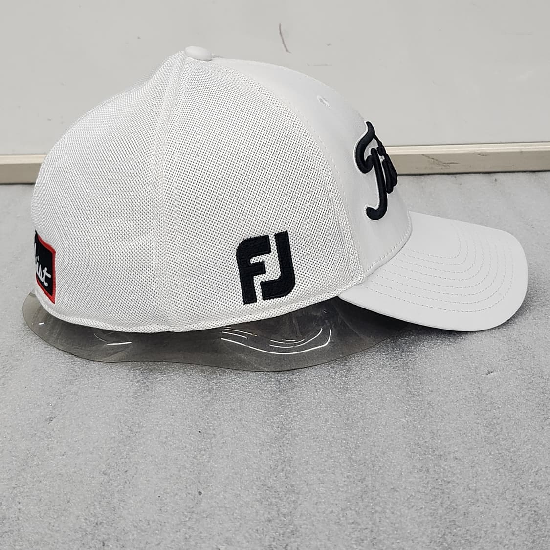 상태좋은 타이틀리스트 정품 골프모자 화이트 M/L 사이즈 58CM 상품이미지3