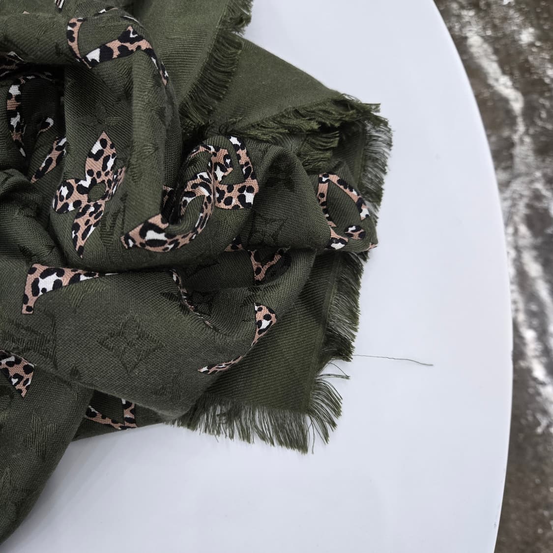 루이비통 정글 모노그램 자이언트 숄 머플러 상품이미지4