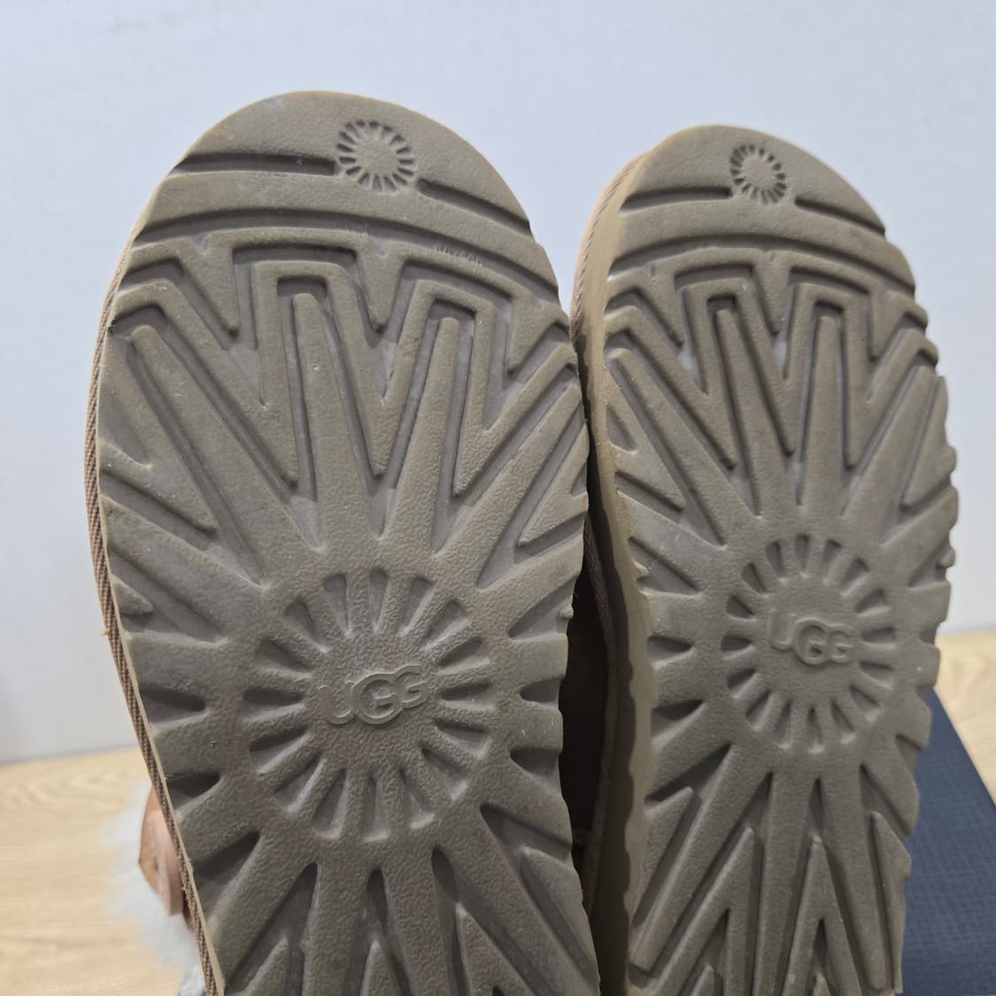 230 어그 UGG 베일리 미니 체스트넛 상품이미지8