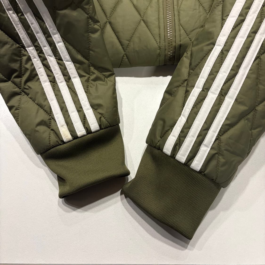 [S] 아디다스 3선 퀼팅 패딩 자켓 카키 C648 상품이미지6